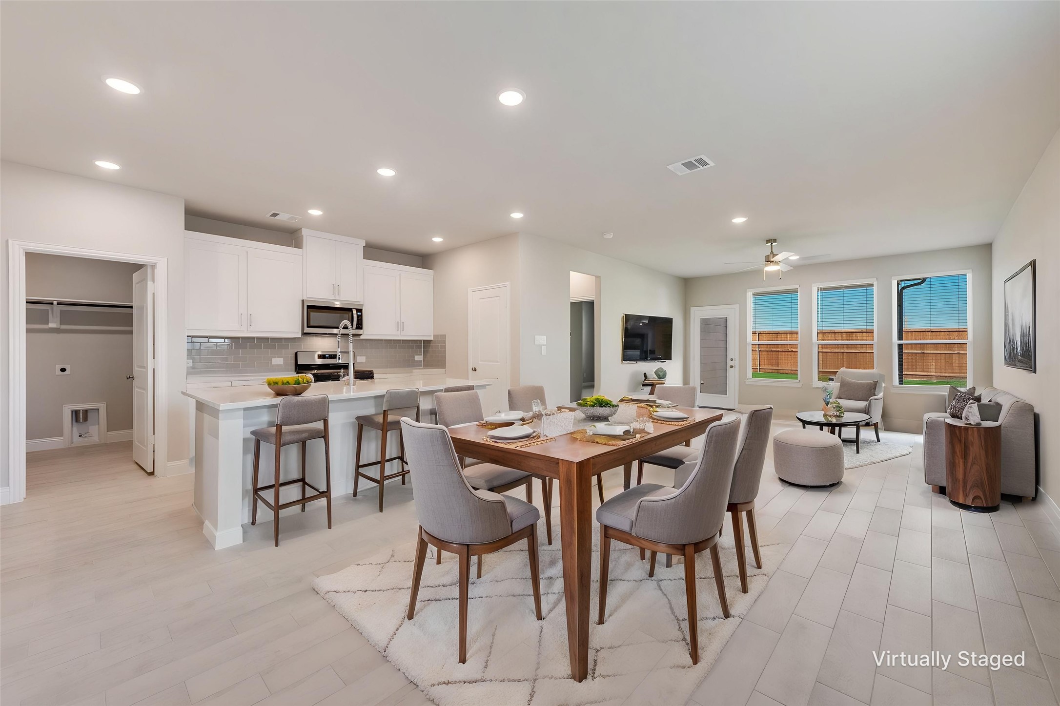 3212 Lucia Way