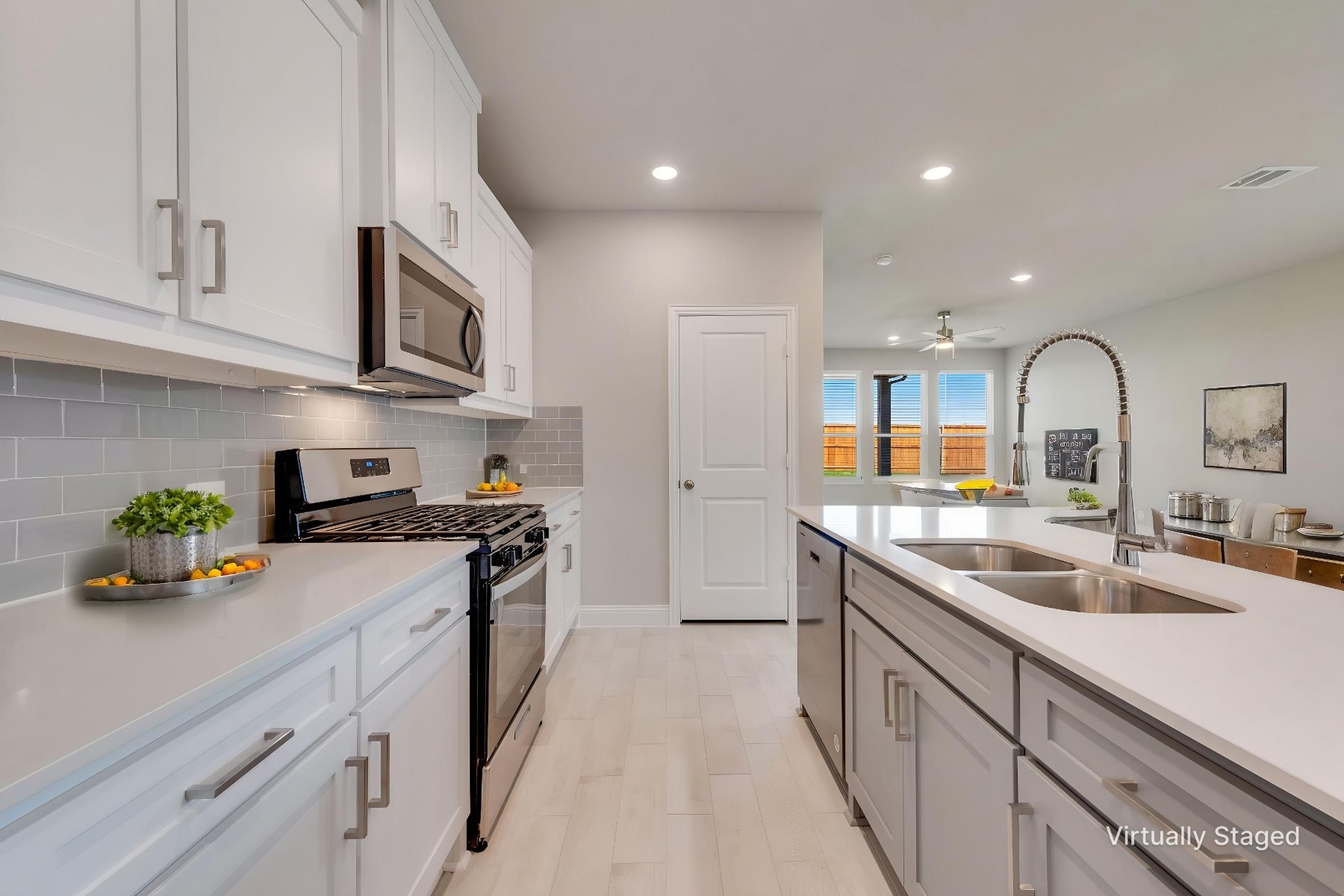 3212 Lucia Way