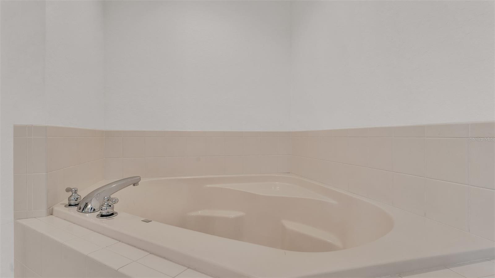 2612 MAGNOLIA CIR