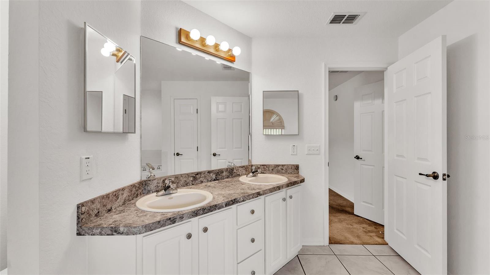 2612 MAGNOLIA CIR