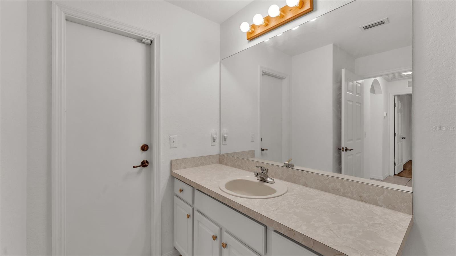 2612 MAGNOLIA CIR