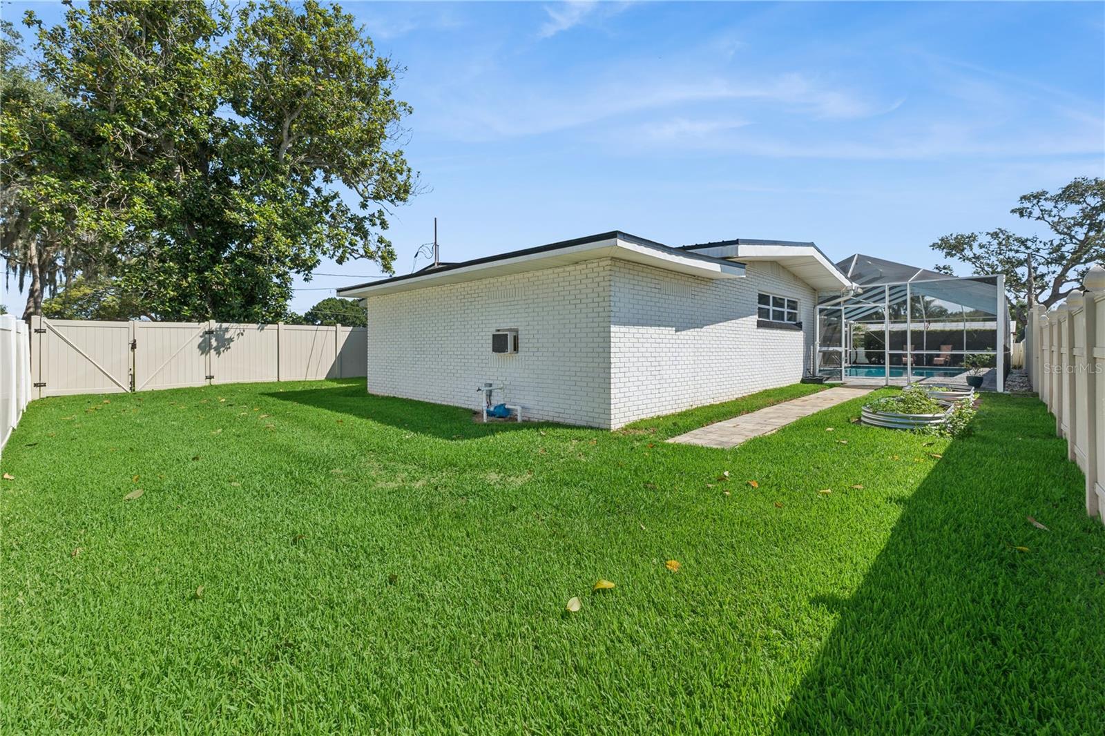 2925 E LAKE HARTRIDGE DR