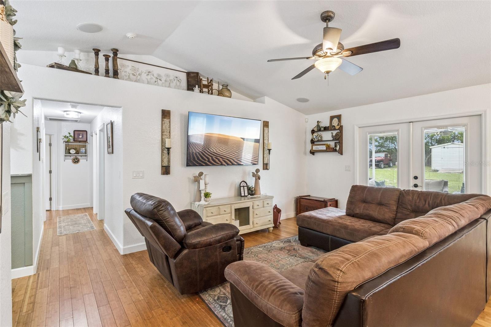 214 MOUNTAIN DR