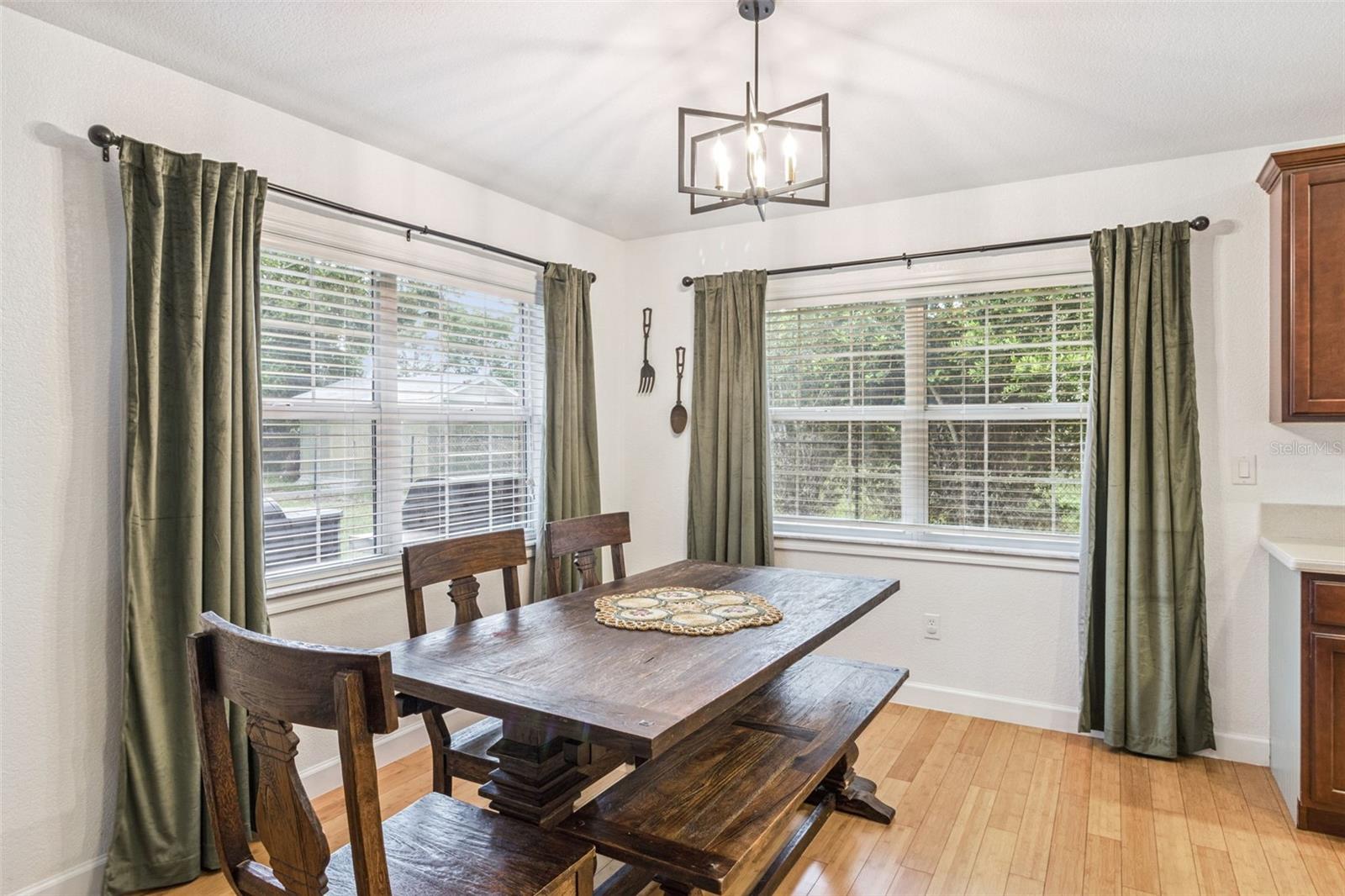 214 MOUNTAIN DR