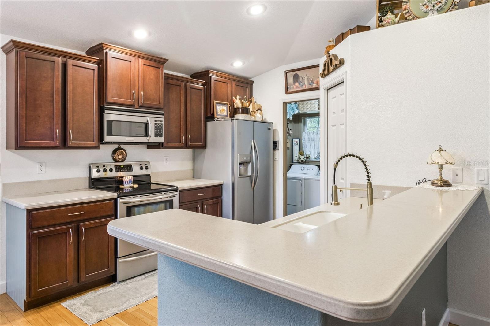 214 MOUNTAIN DR