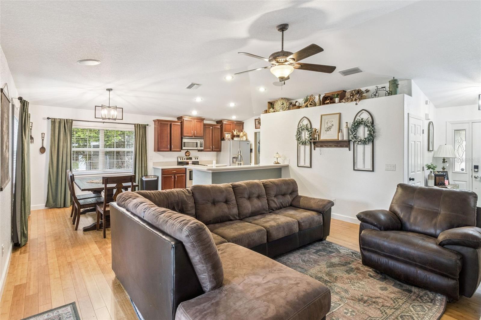 214 MOUNTAIN DR