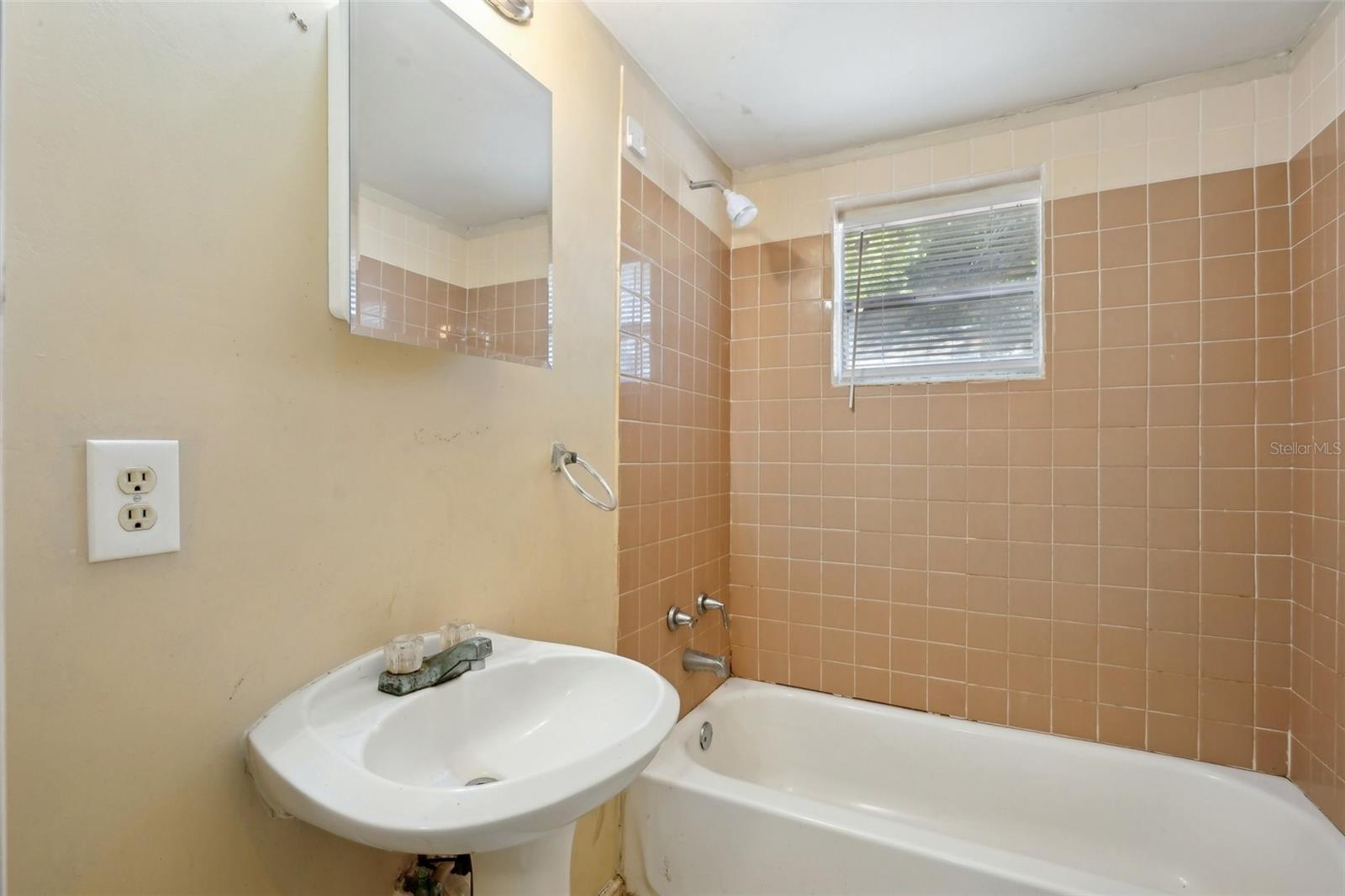 806 AVENUE O SW