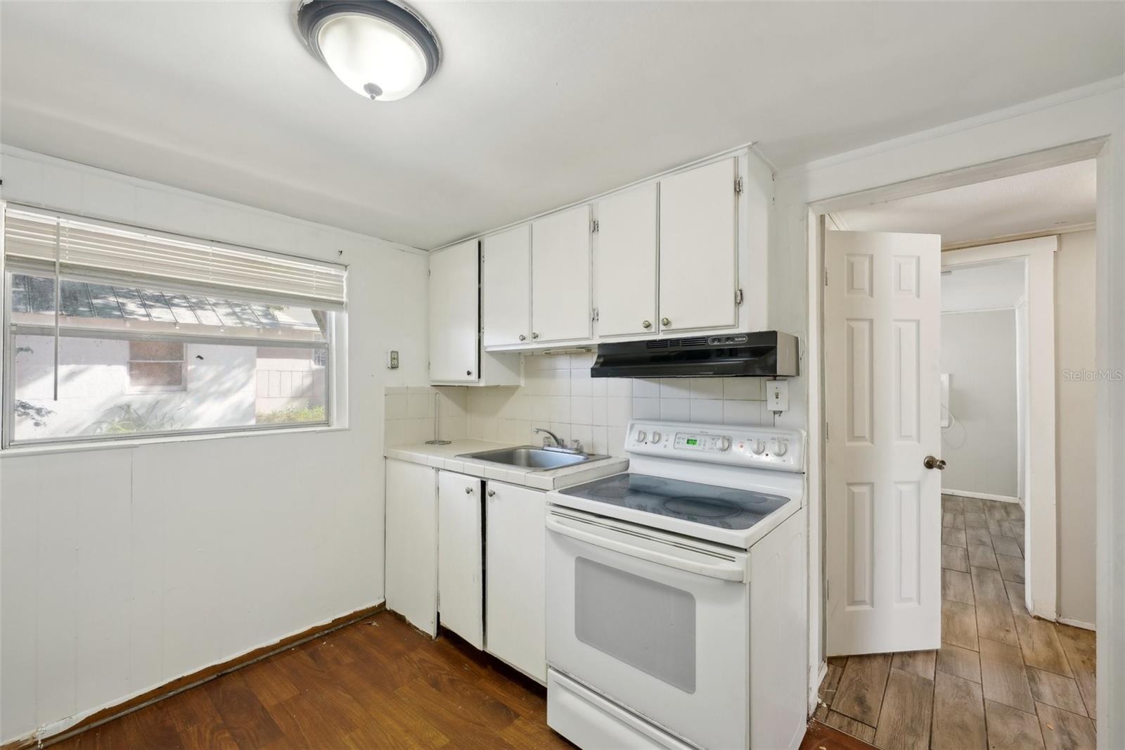 806 AVENUE O SW