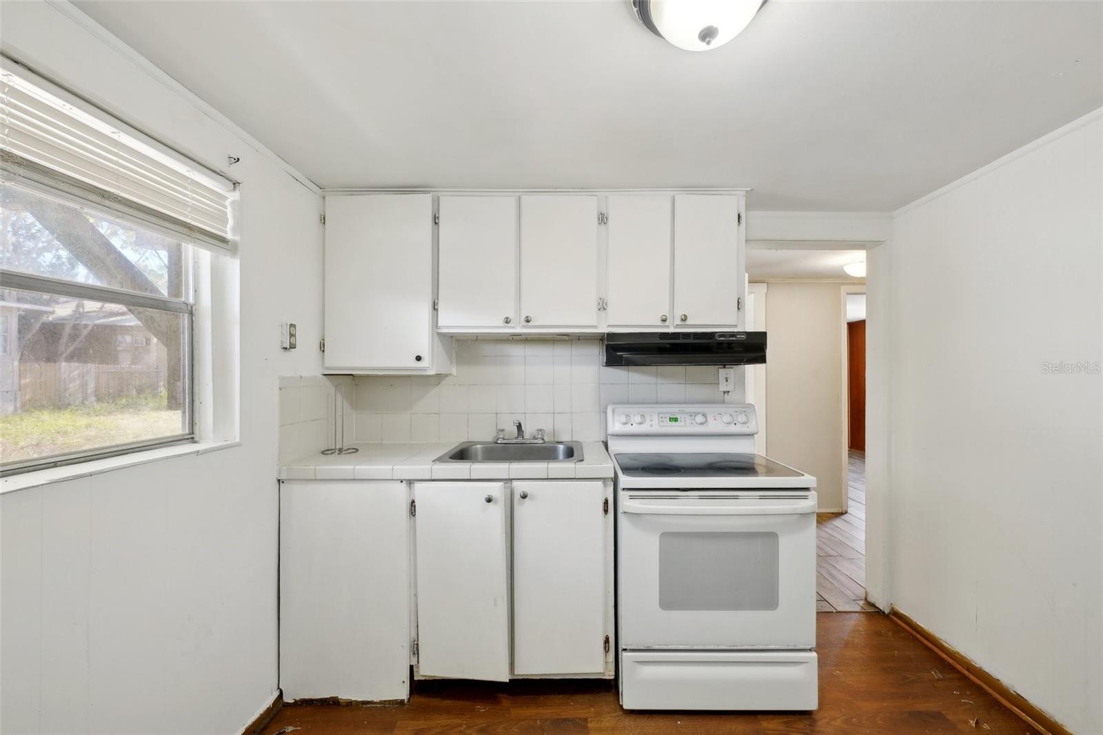 806 AVENUE O SW