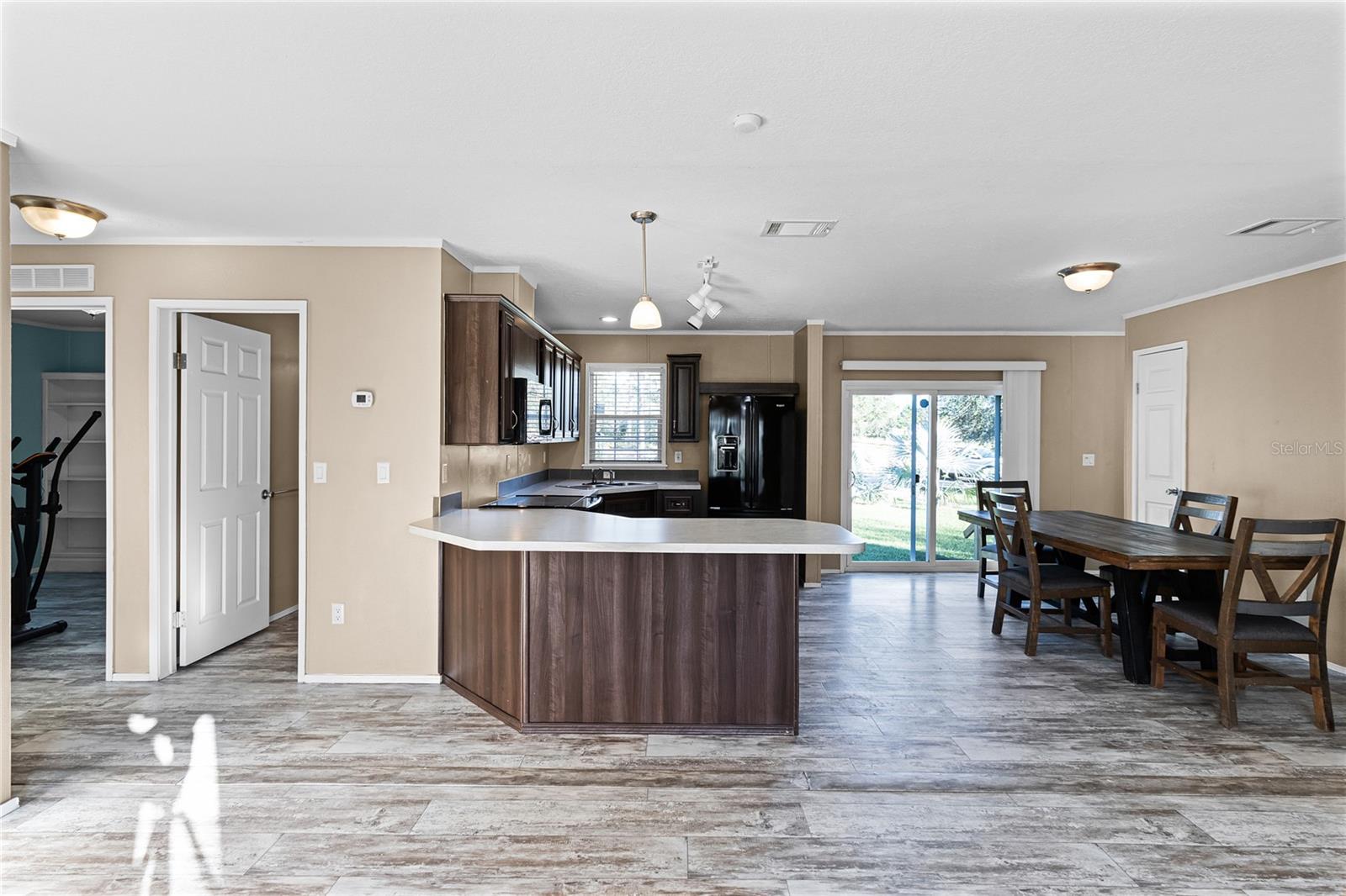 1408 MCCLELLAN RD