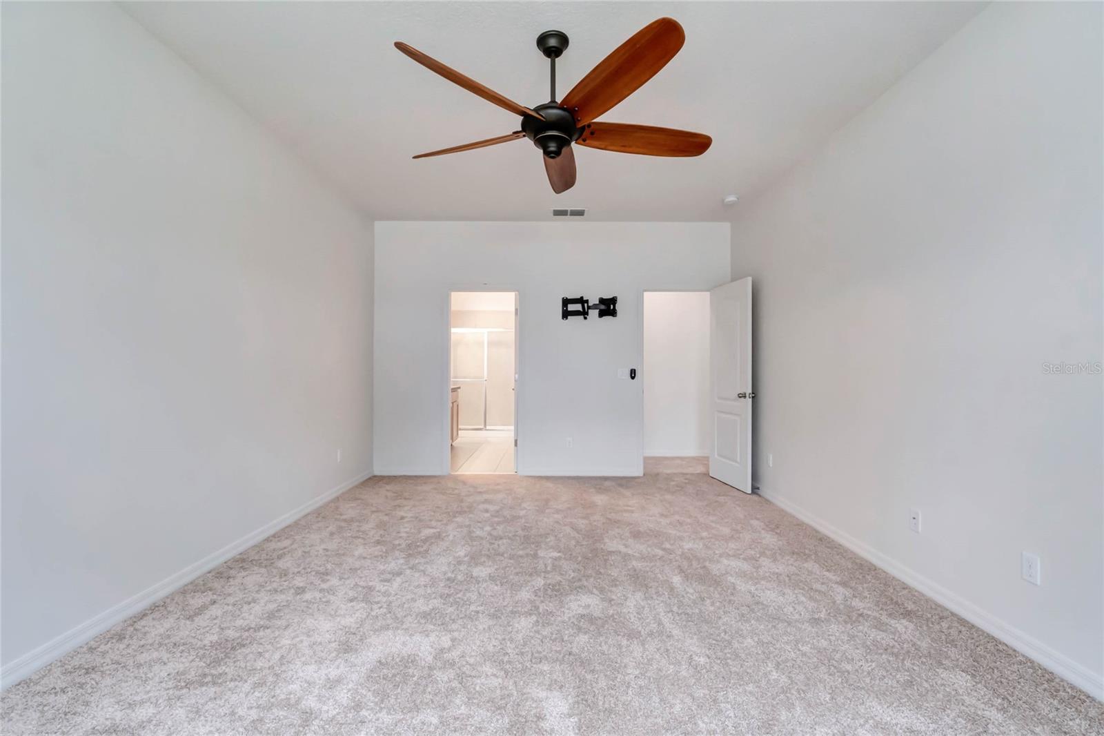 3803 WIND DANCER CIR
