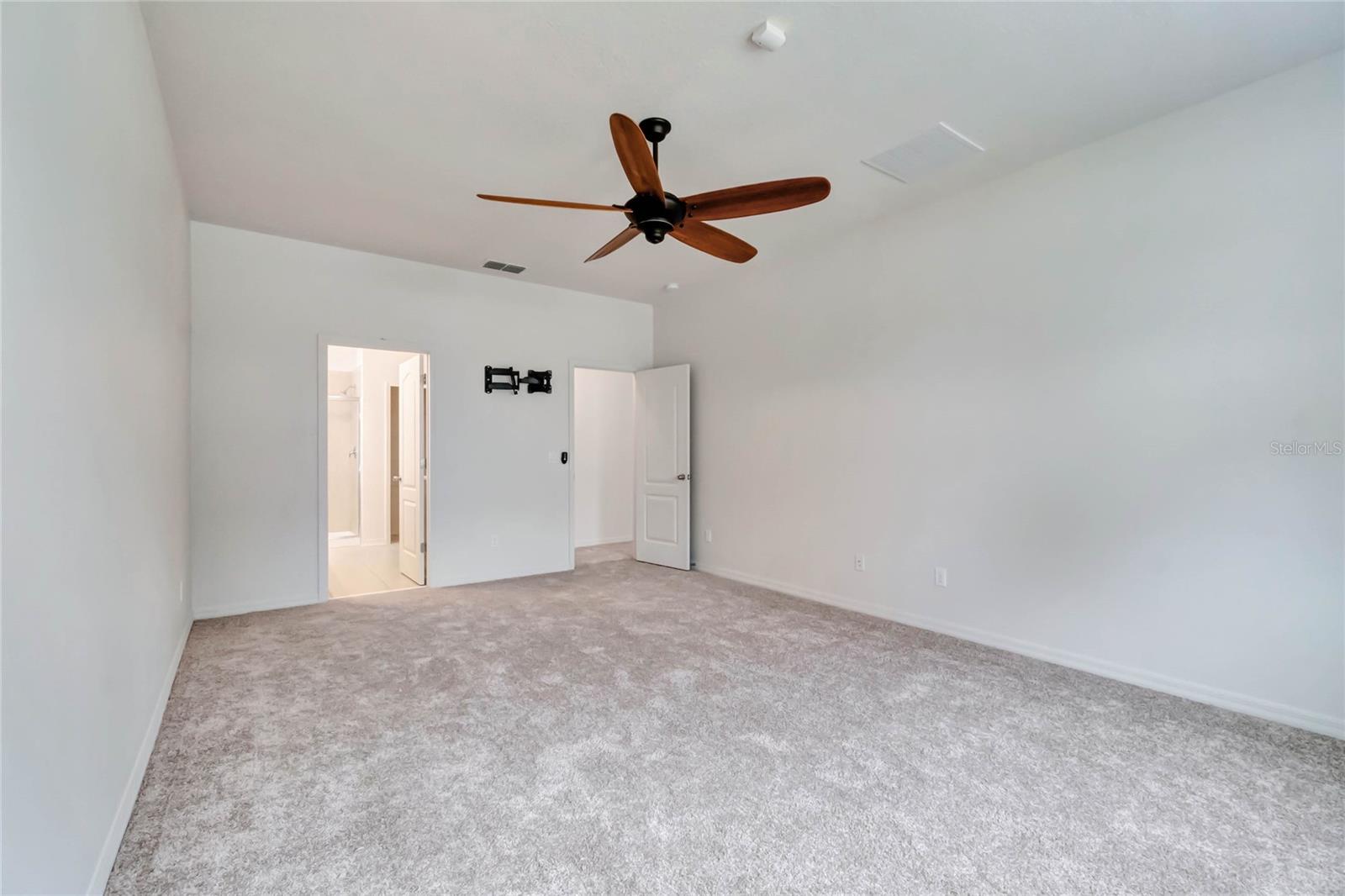 3803 WIND DANCER CIR