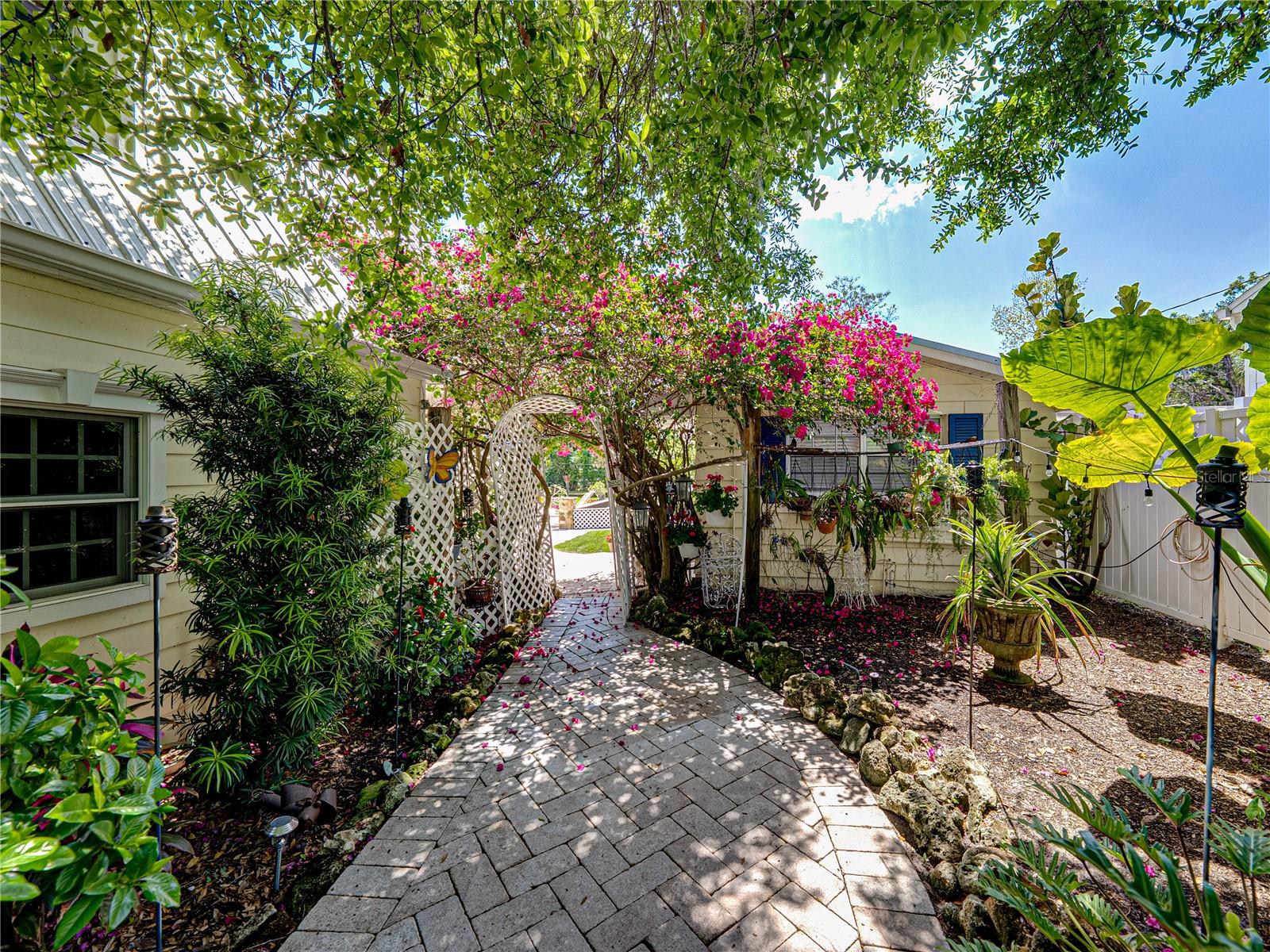 125 E GRAHAM PARK DR
