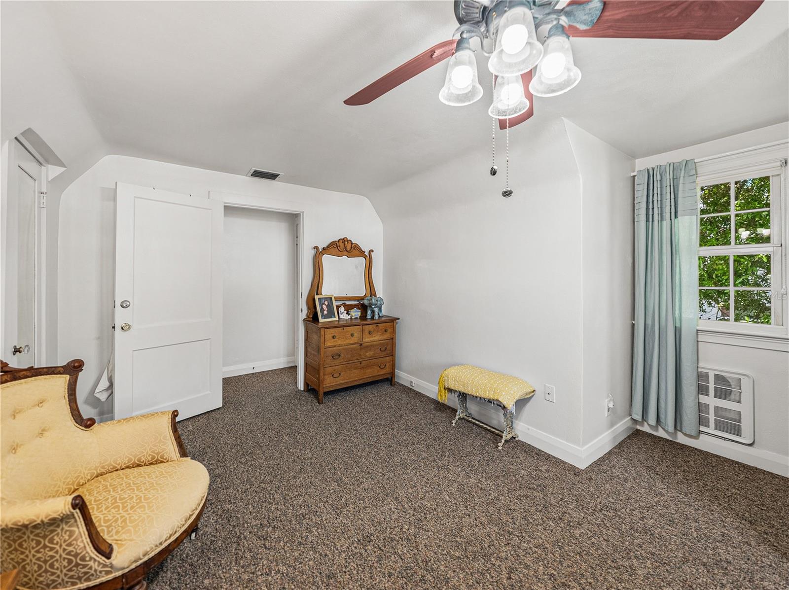 125 E GRAHAM PARK DR