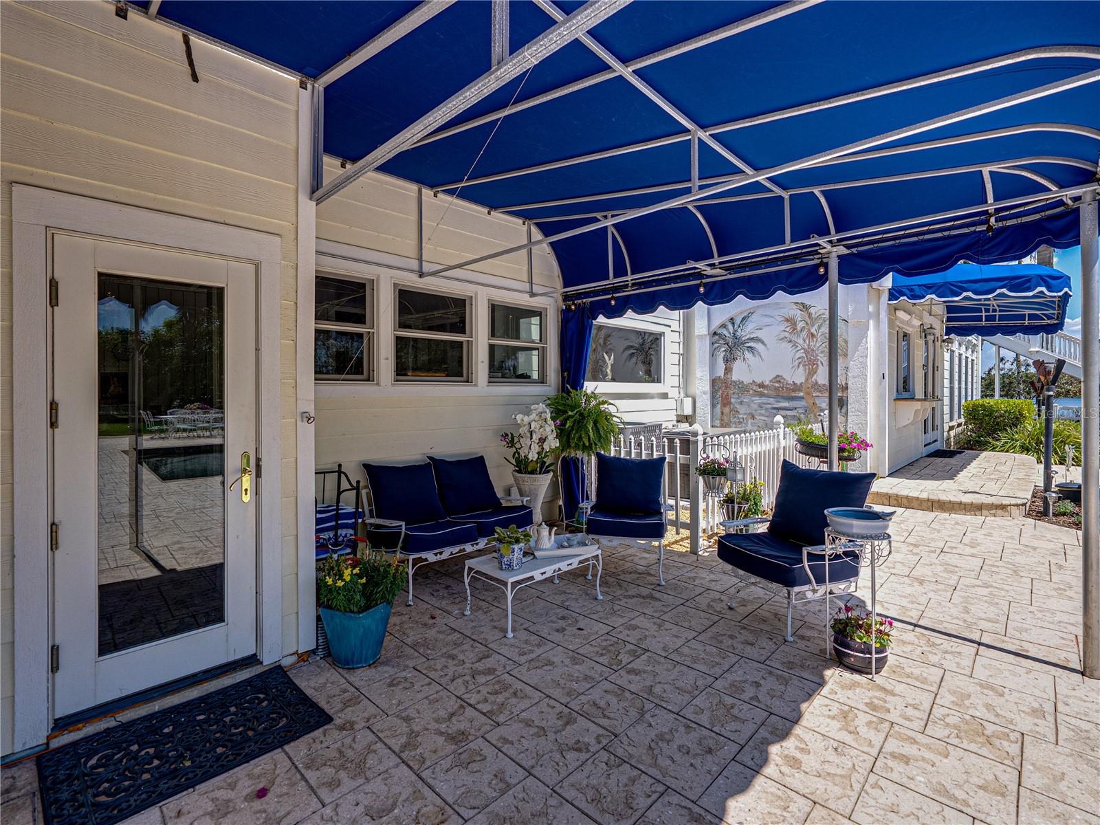 125 E GRAHAM PARK DR