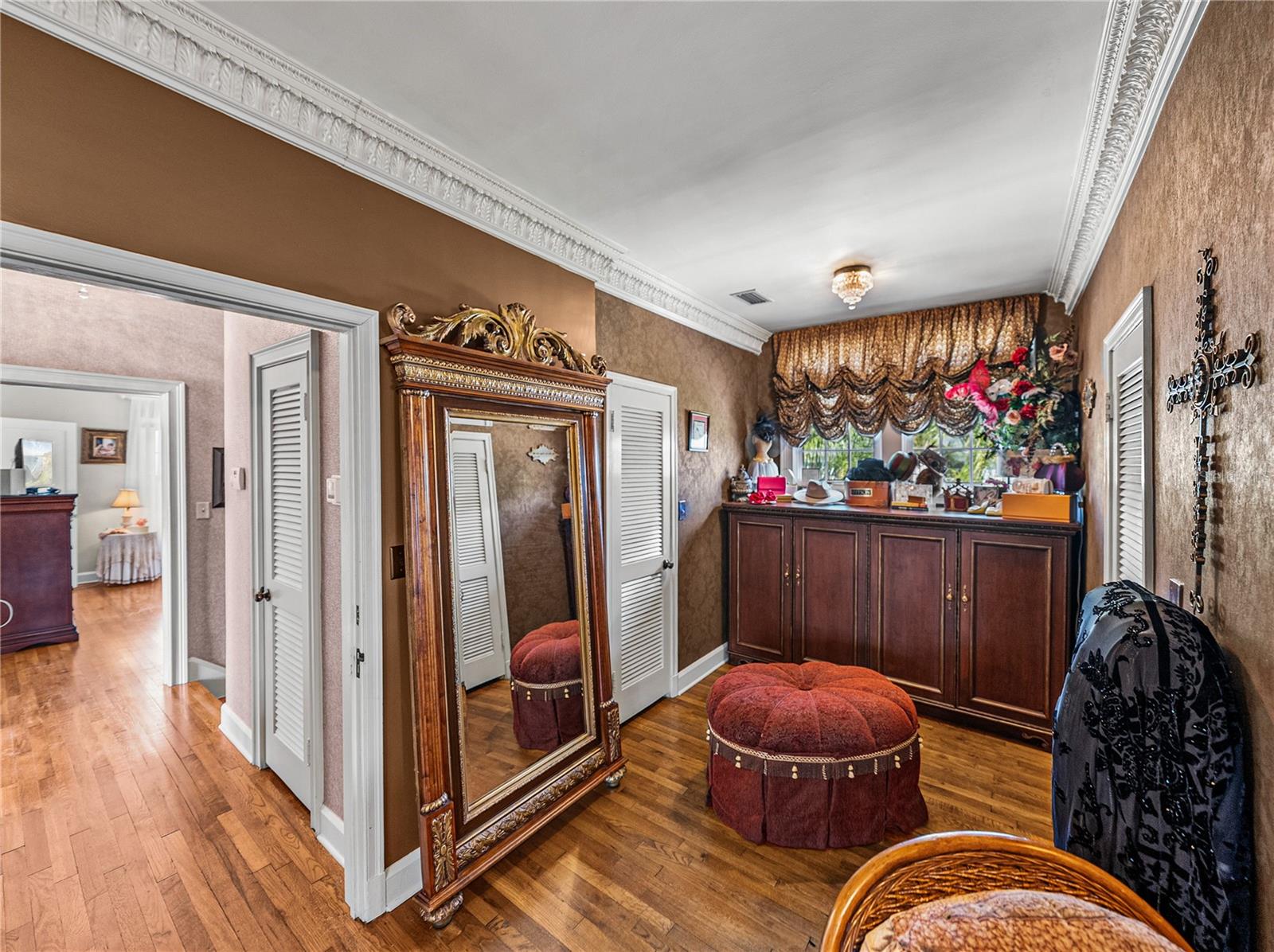 125 E GRAHAM PARK DR