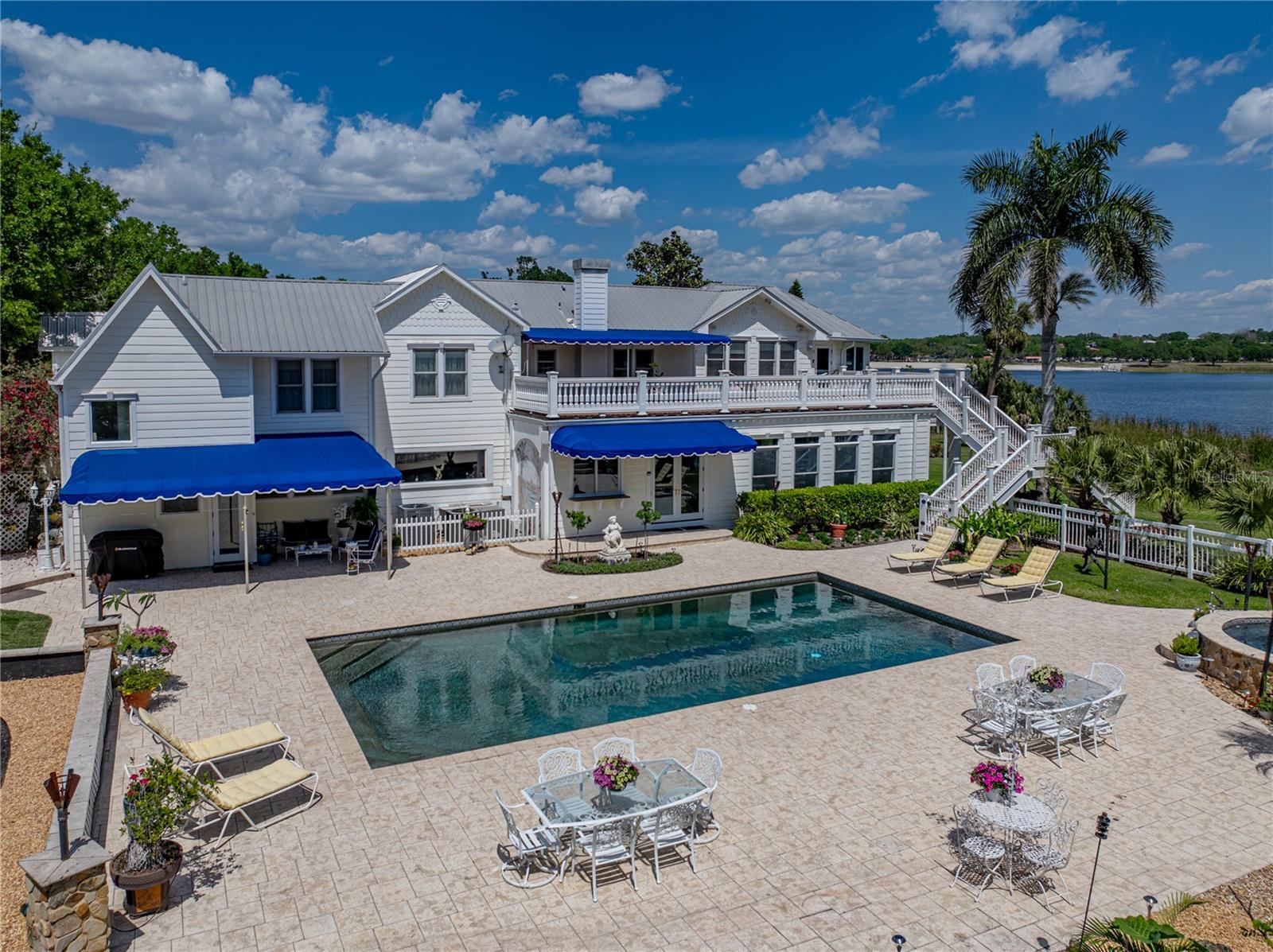 125 E GRAHAM PARK DR
