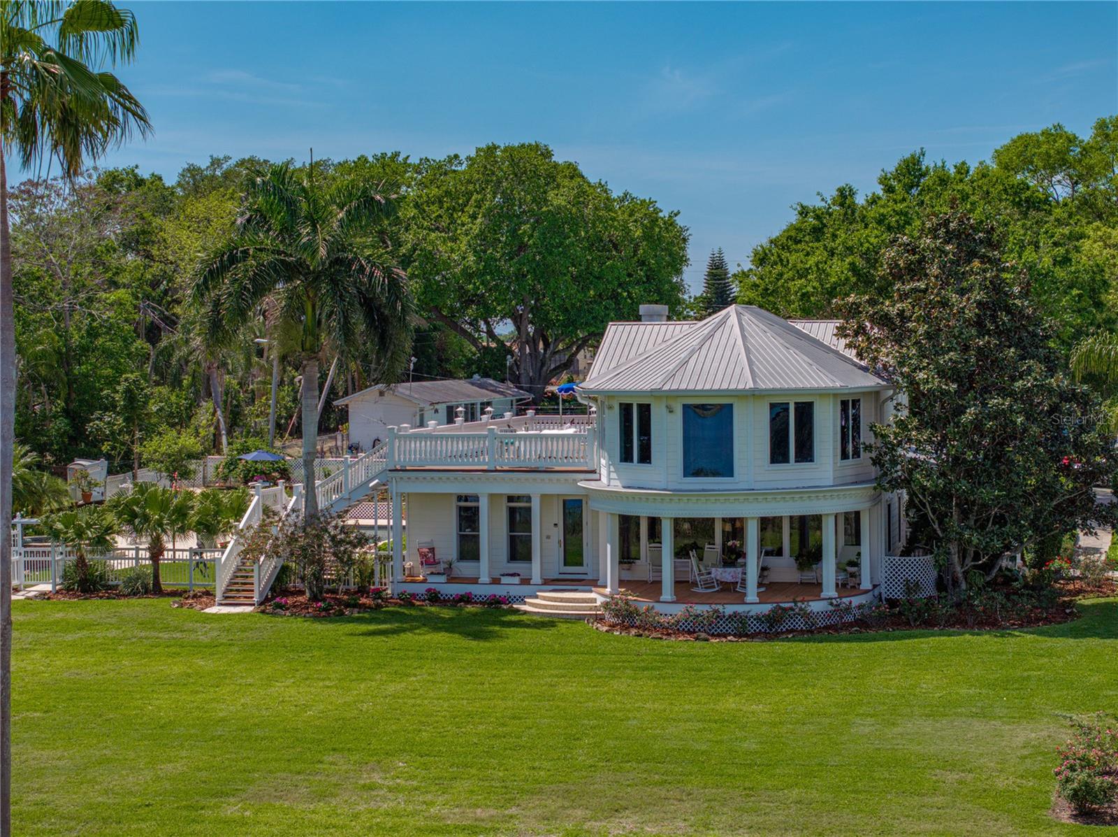 125 E GRAHAM PARK DR