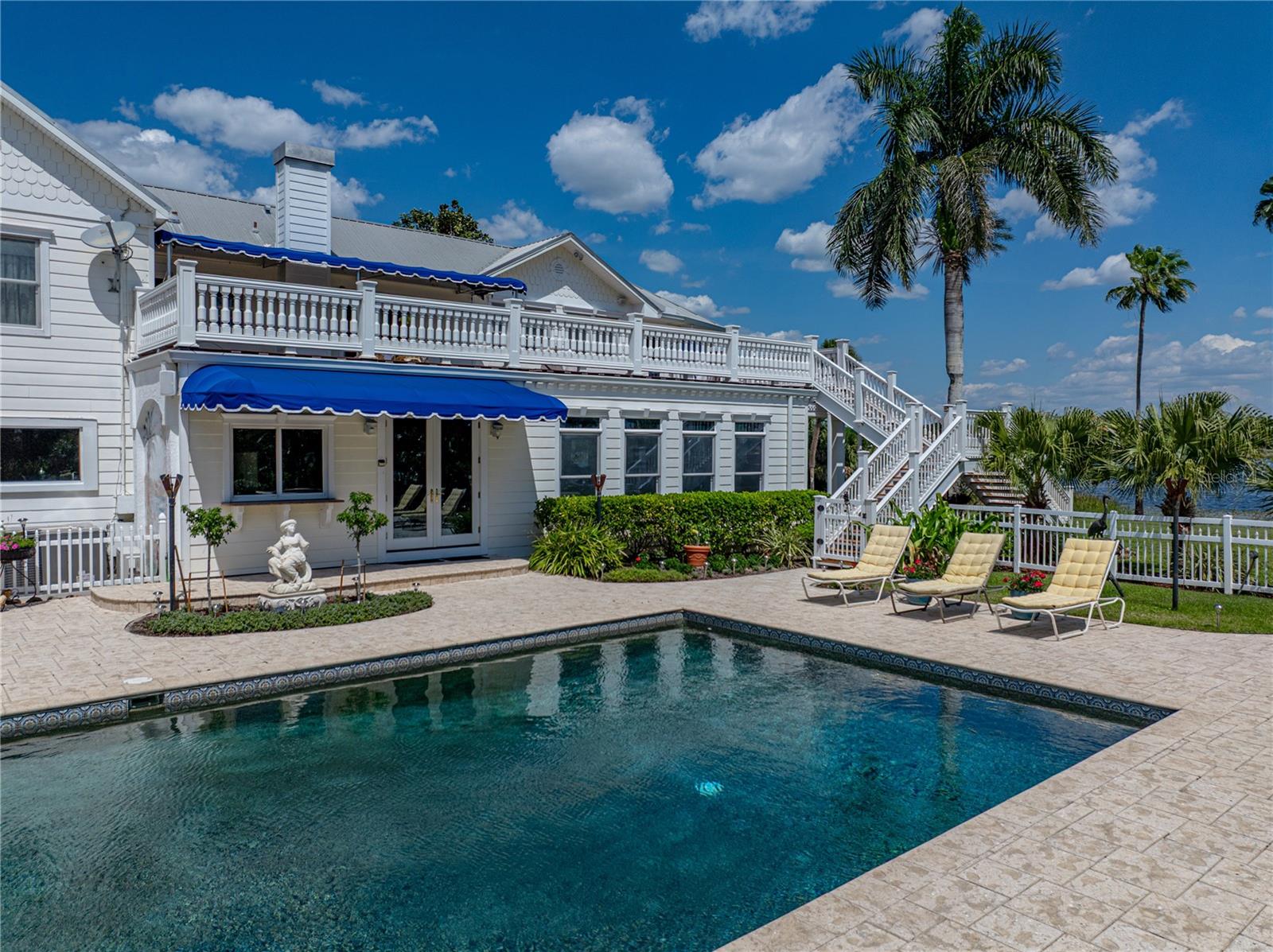 125 E GRAHAM PARK DR