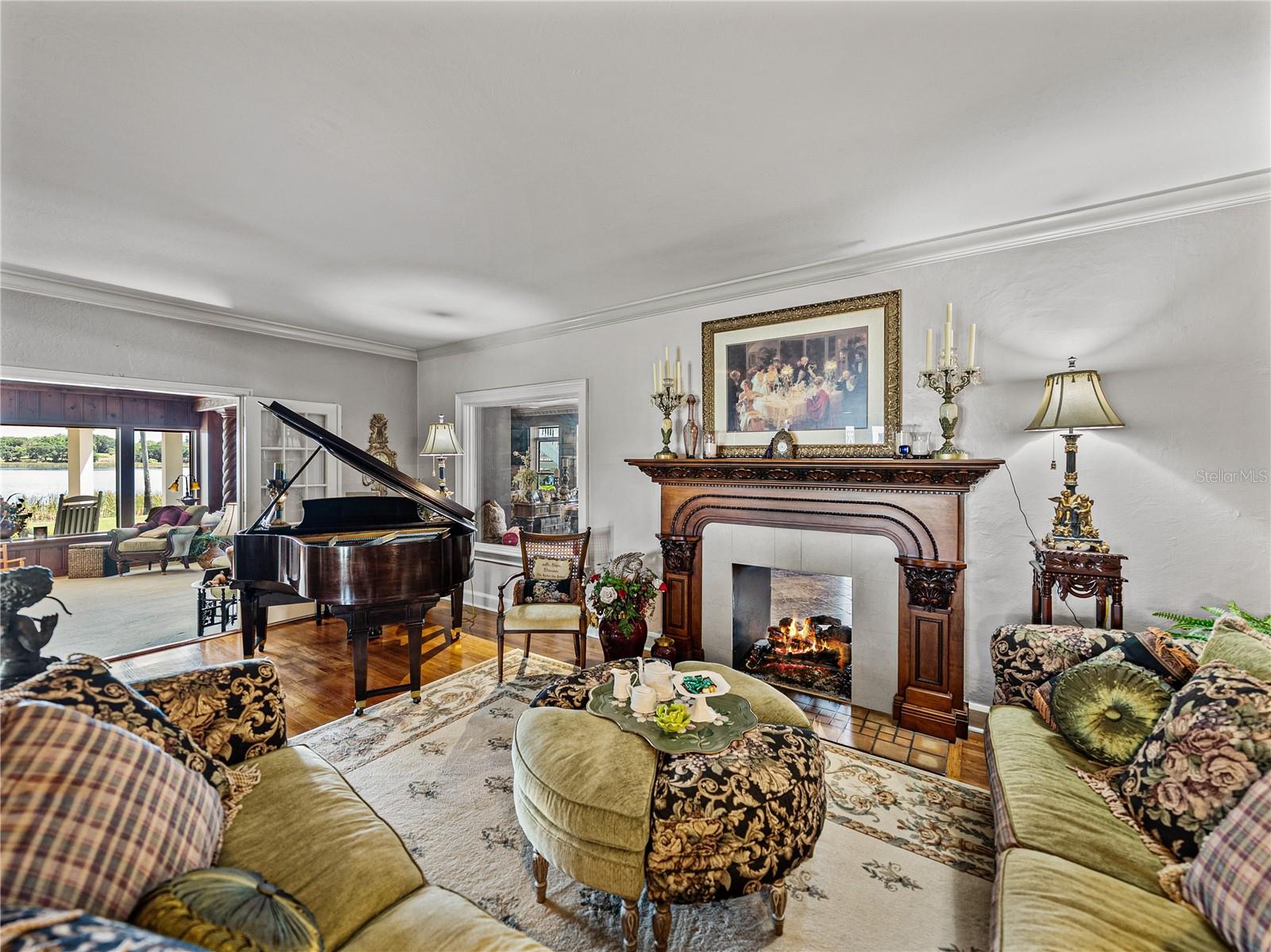125 E GRAHAM PARK DR