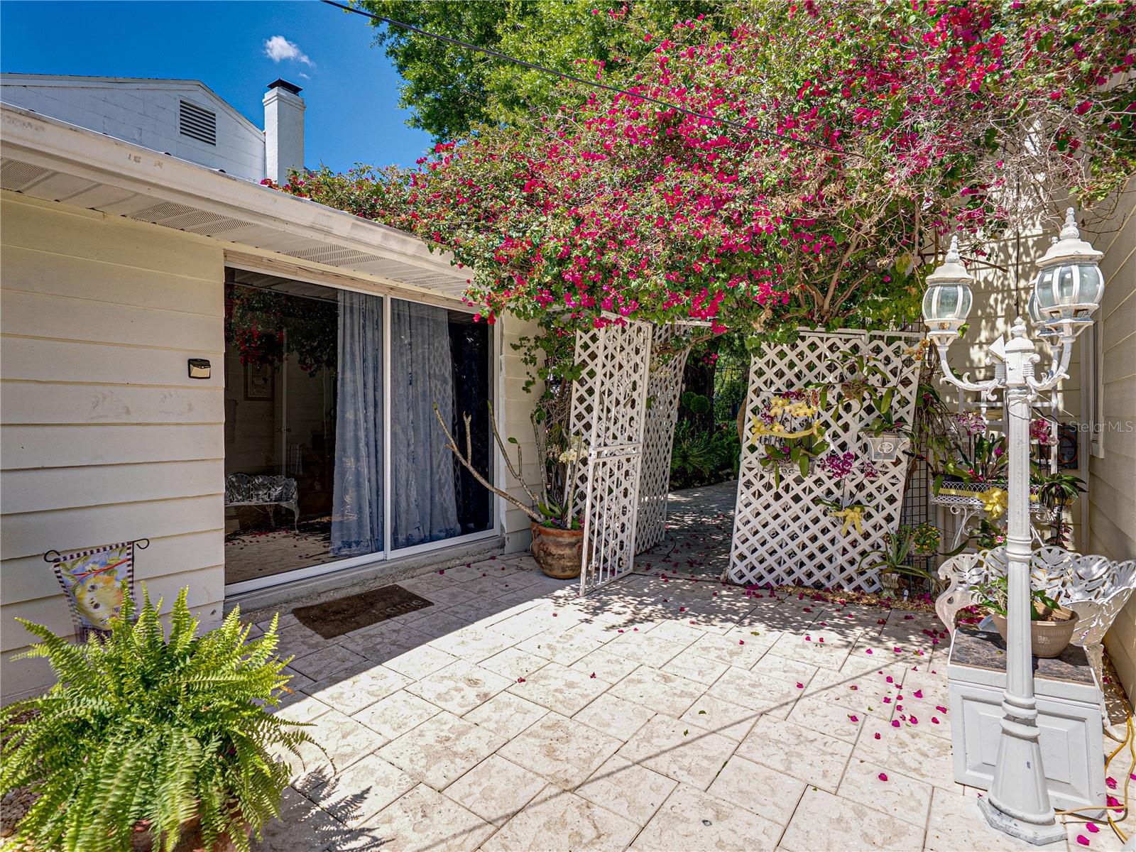 125 E GRAHAM PARK DR