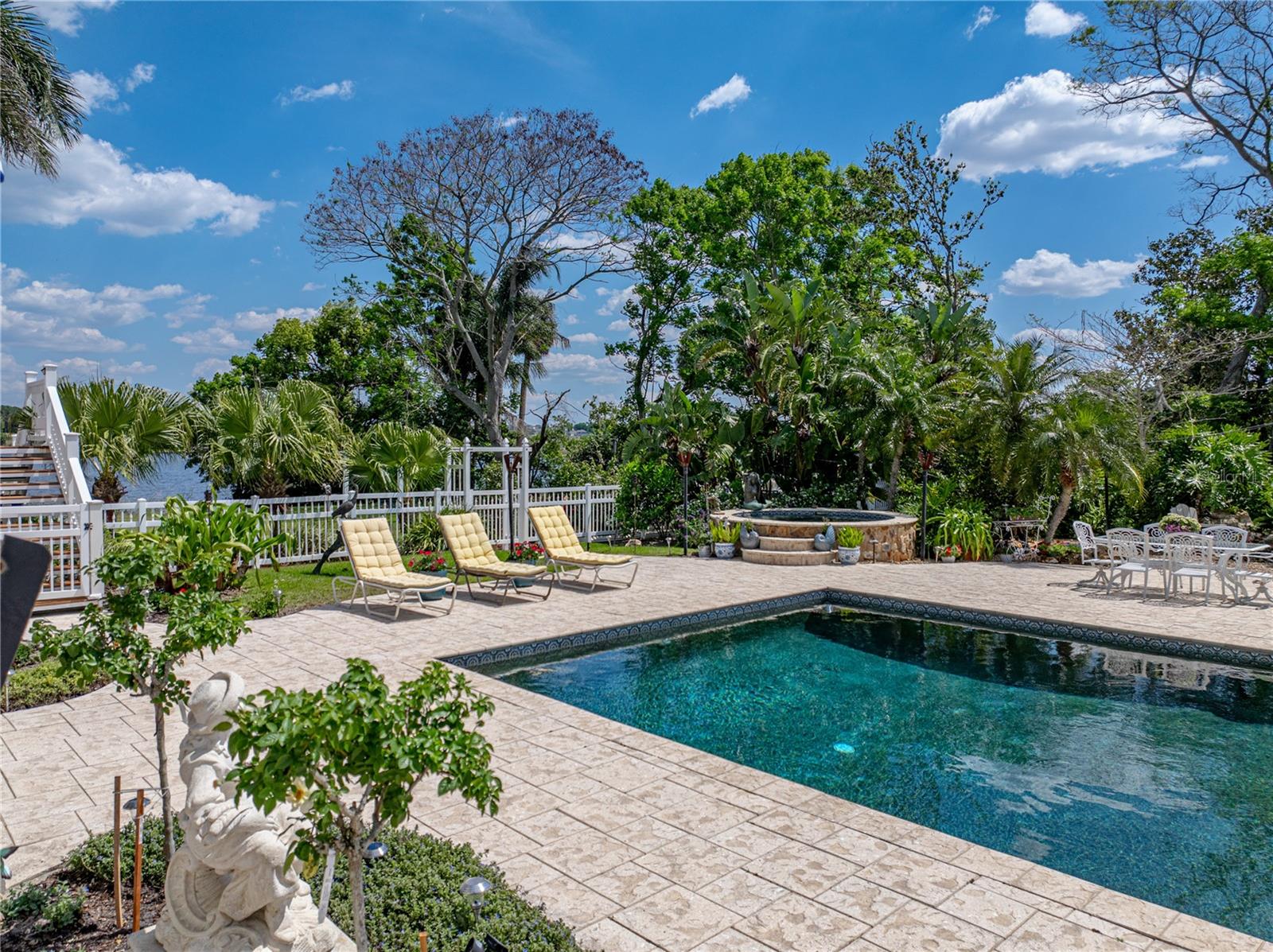 125 E GRAHAM PARK DR