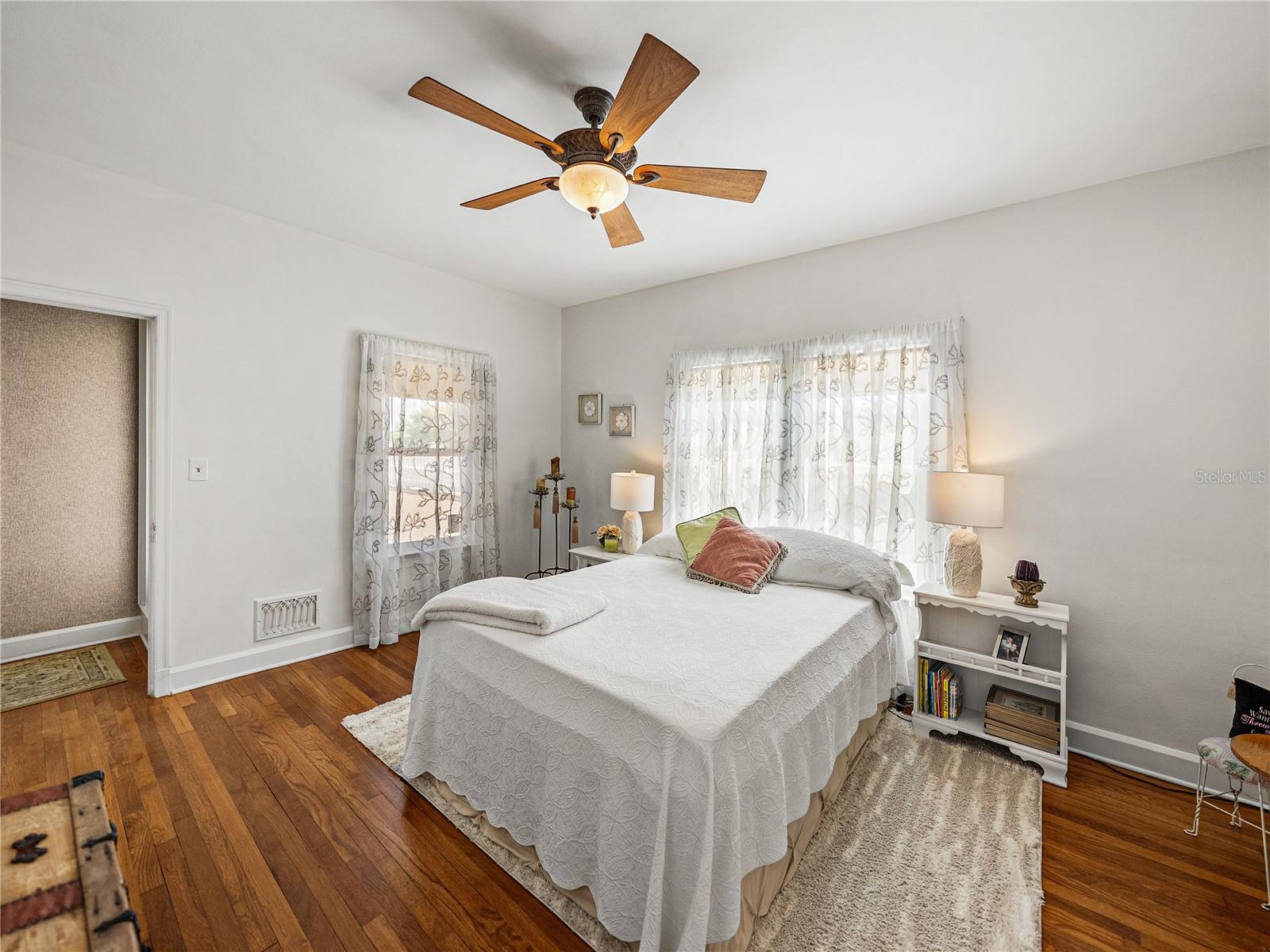 125 E GRAHAM PARK DR