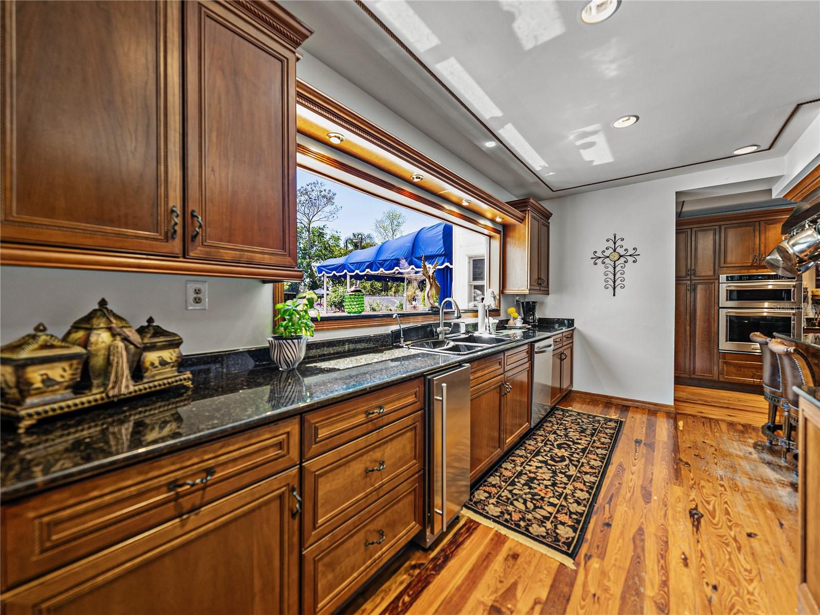 125 E GRAHAM PARK DR