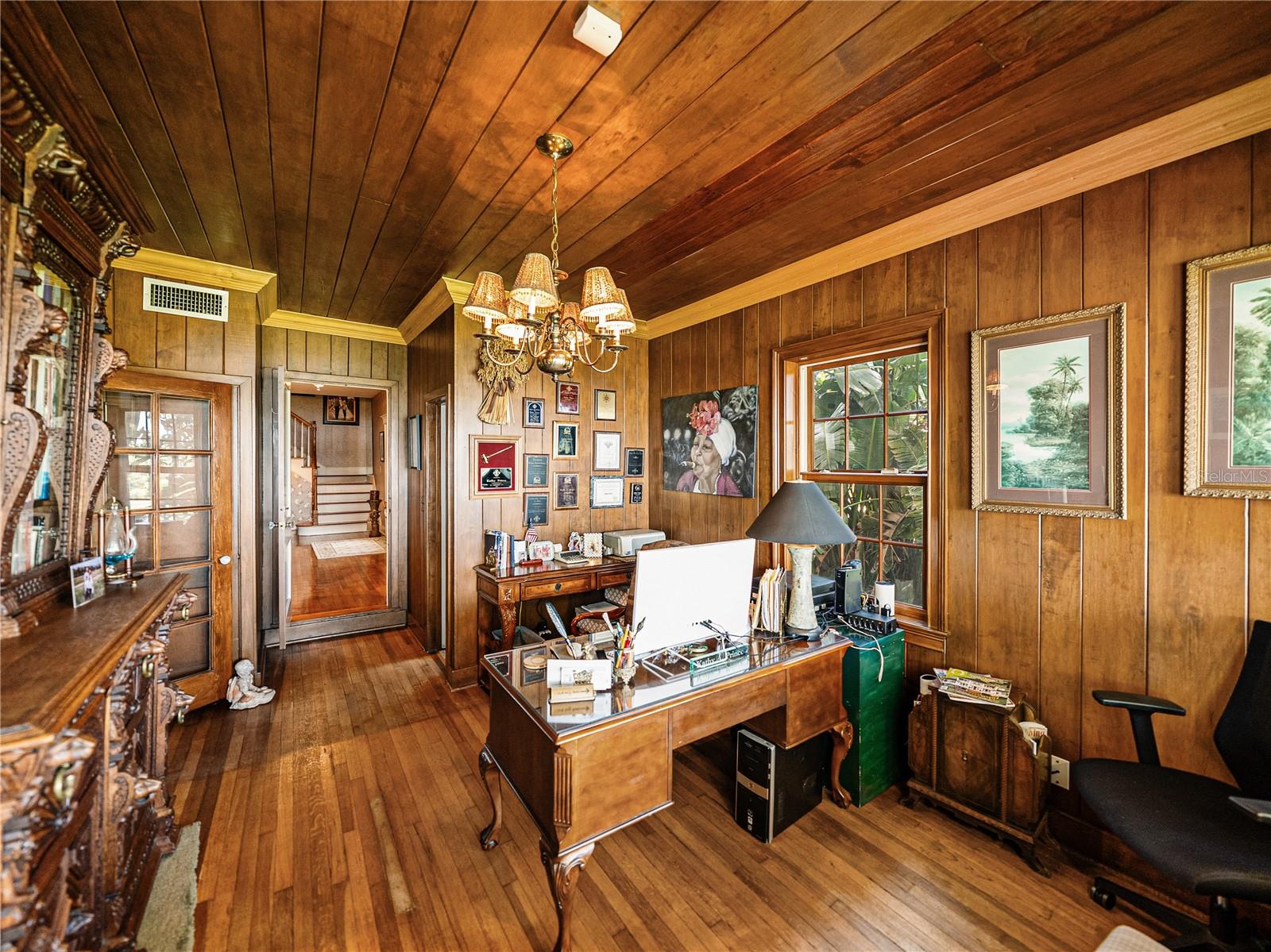 125 E GRAHAM PARK DR