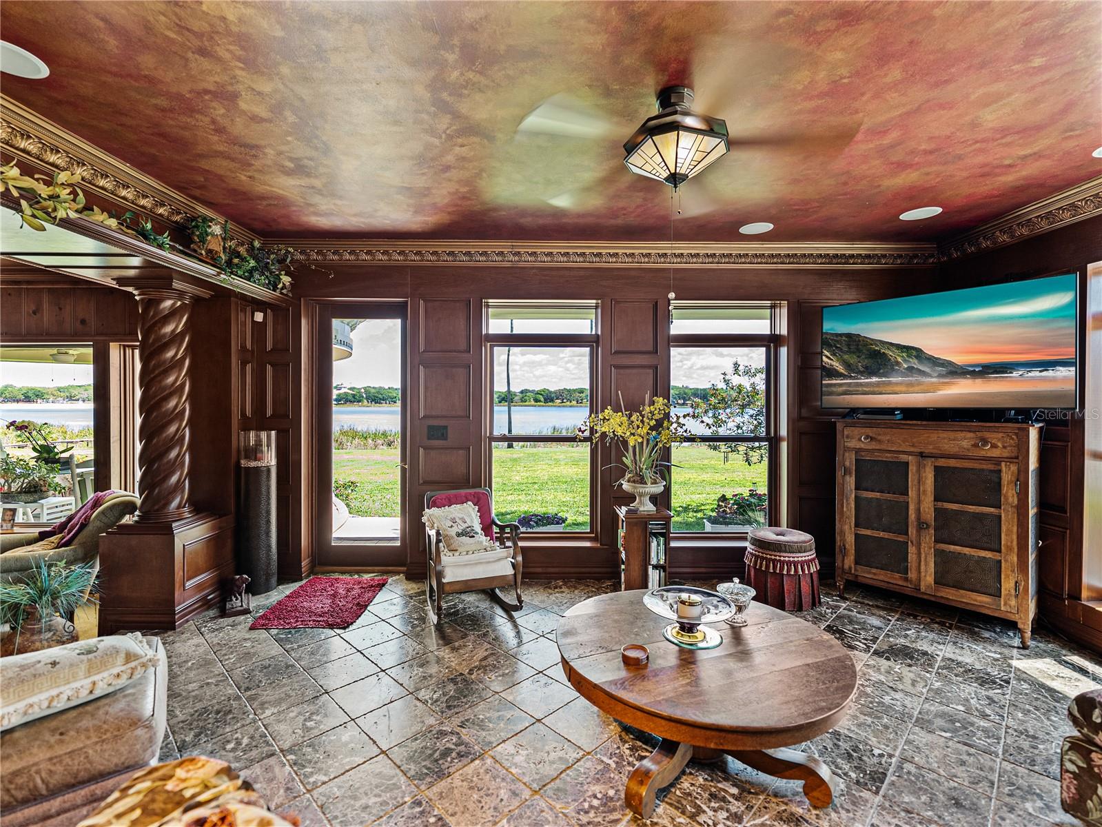 125 E GRAHAM PARK DR