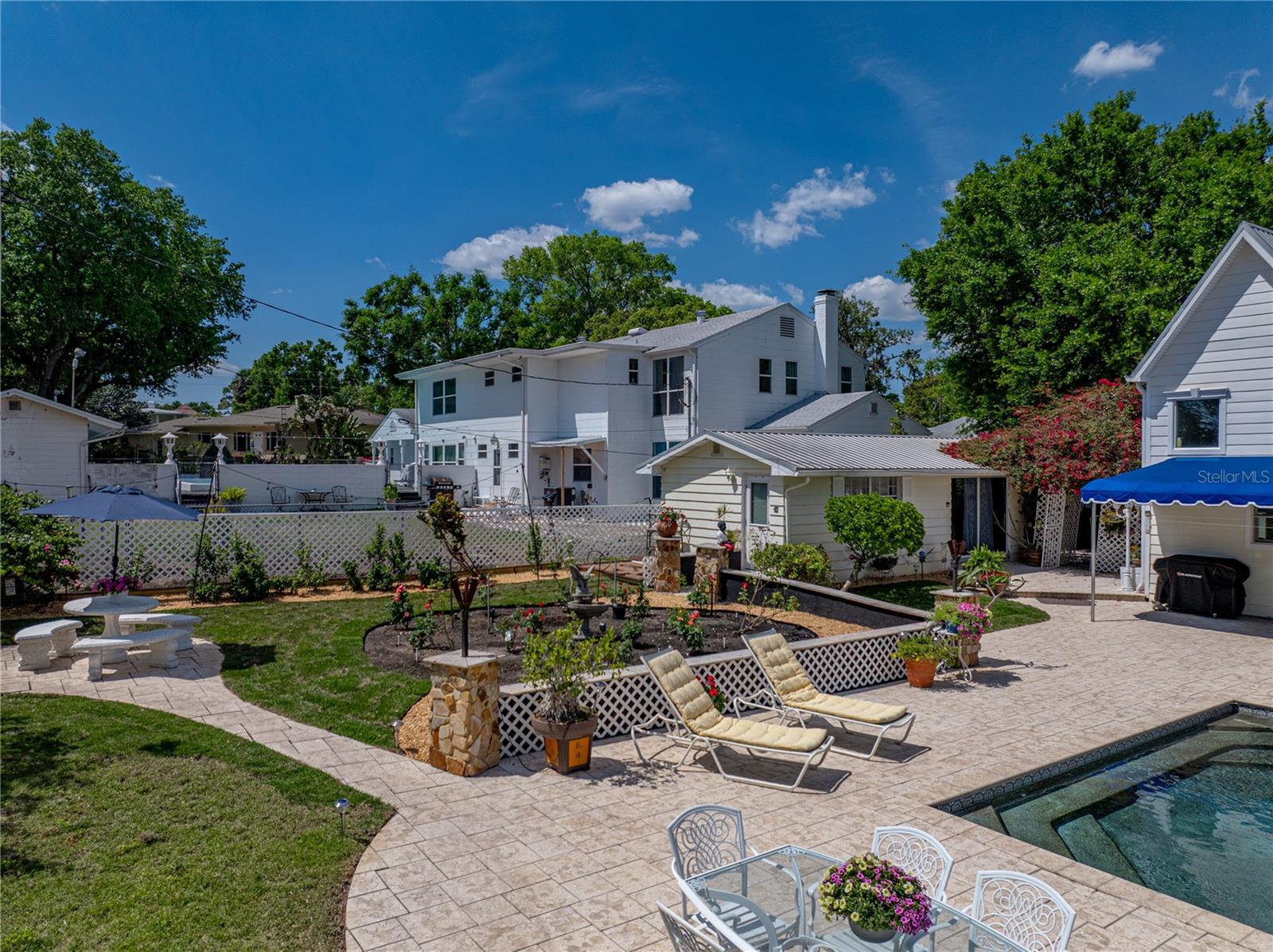 125 E GRAHAM PARK DR