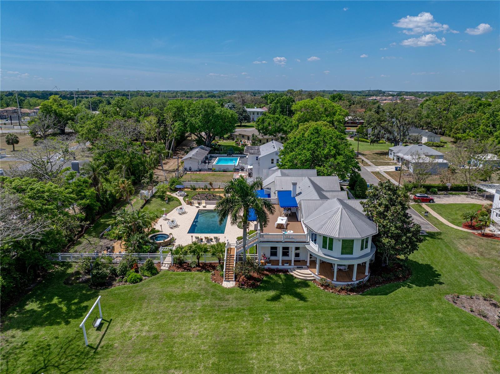 125 E GRAHAM PARK DR