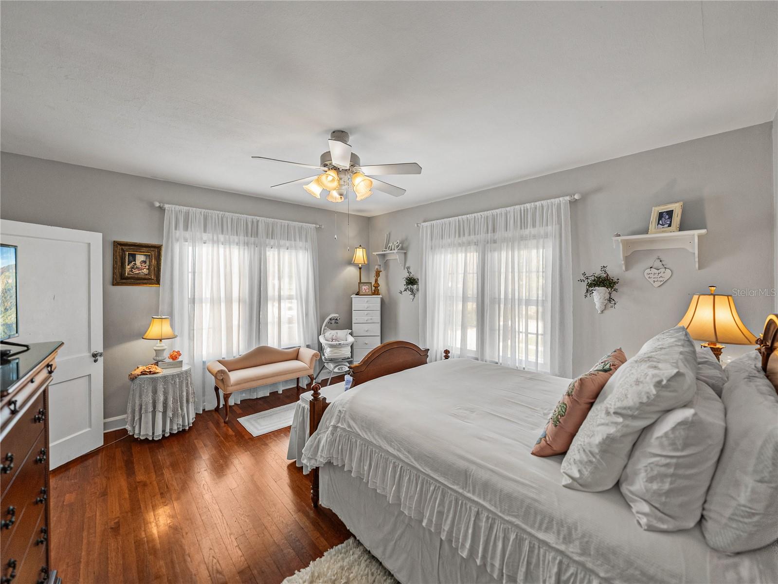125 E GRAHAM PARK DR