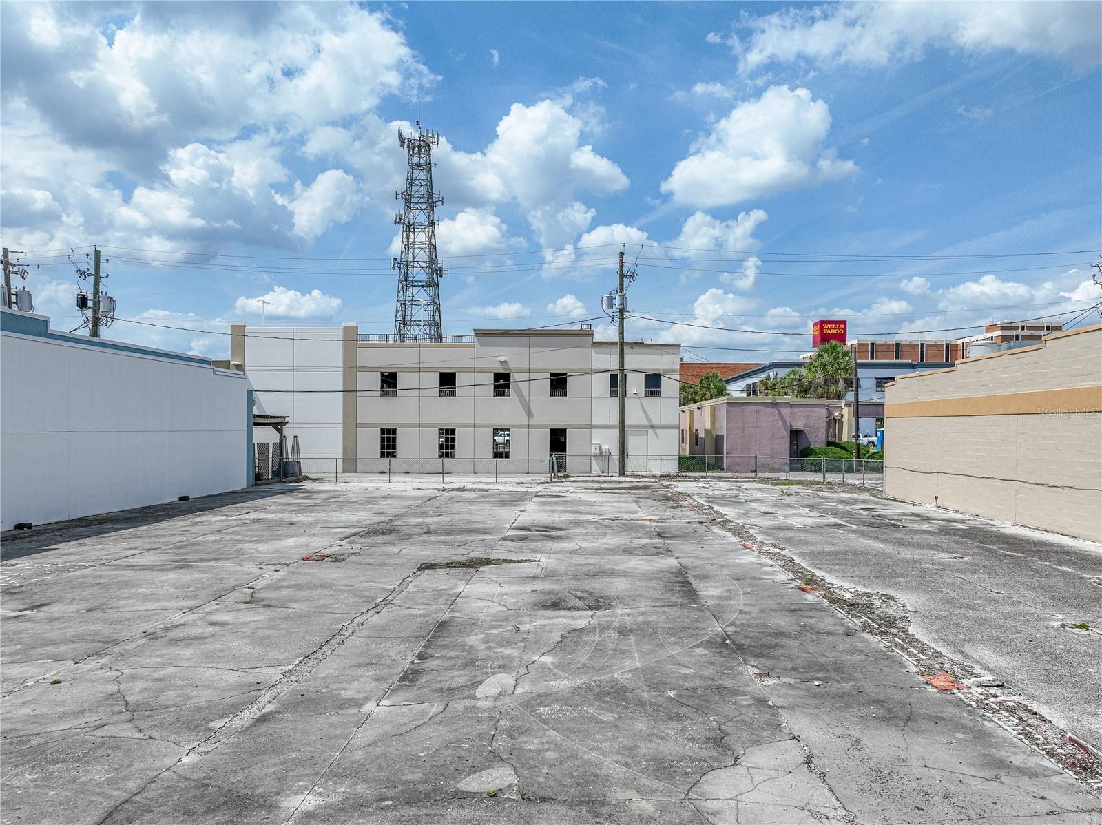 233 W CENTRAL AVE
