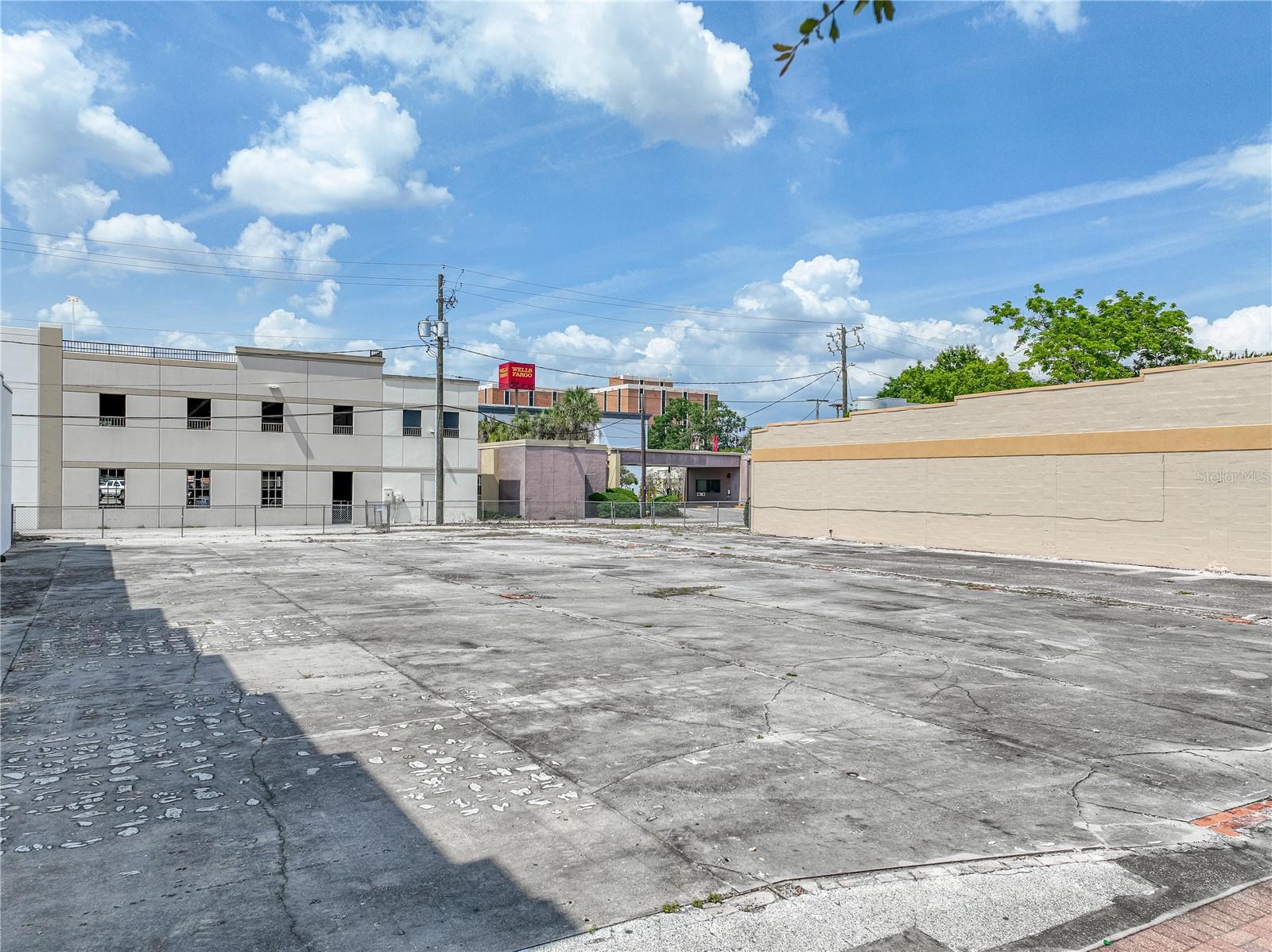 233 W CENTRAL AVE