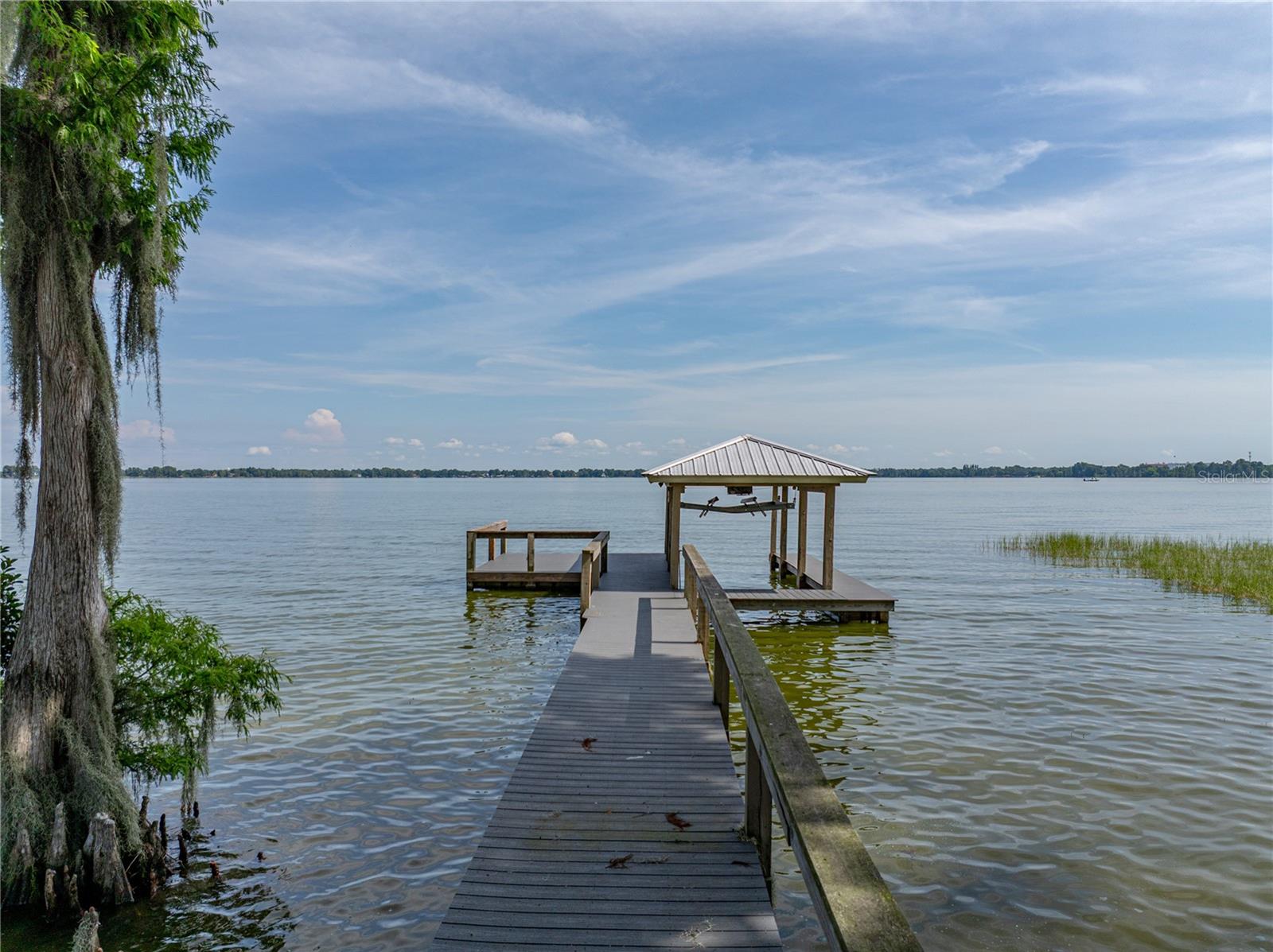 1123 CYPRESS PT W