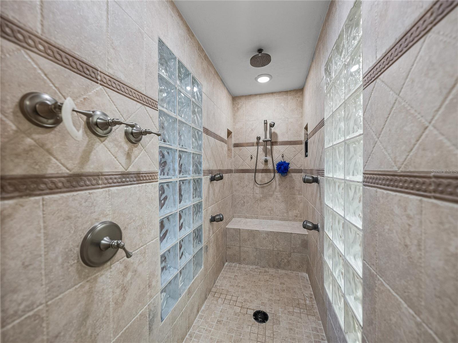 1123 CYPRESS PT W