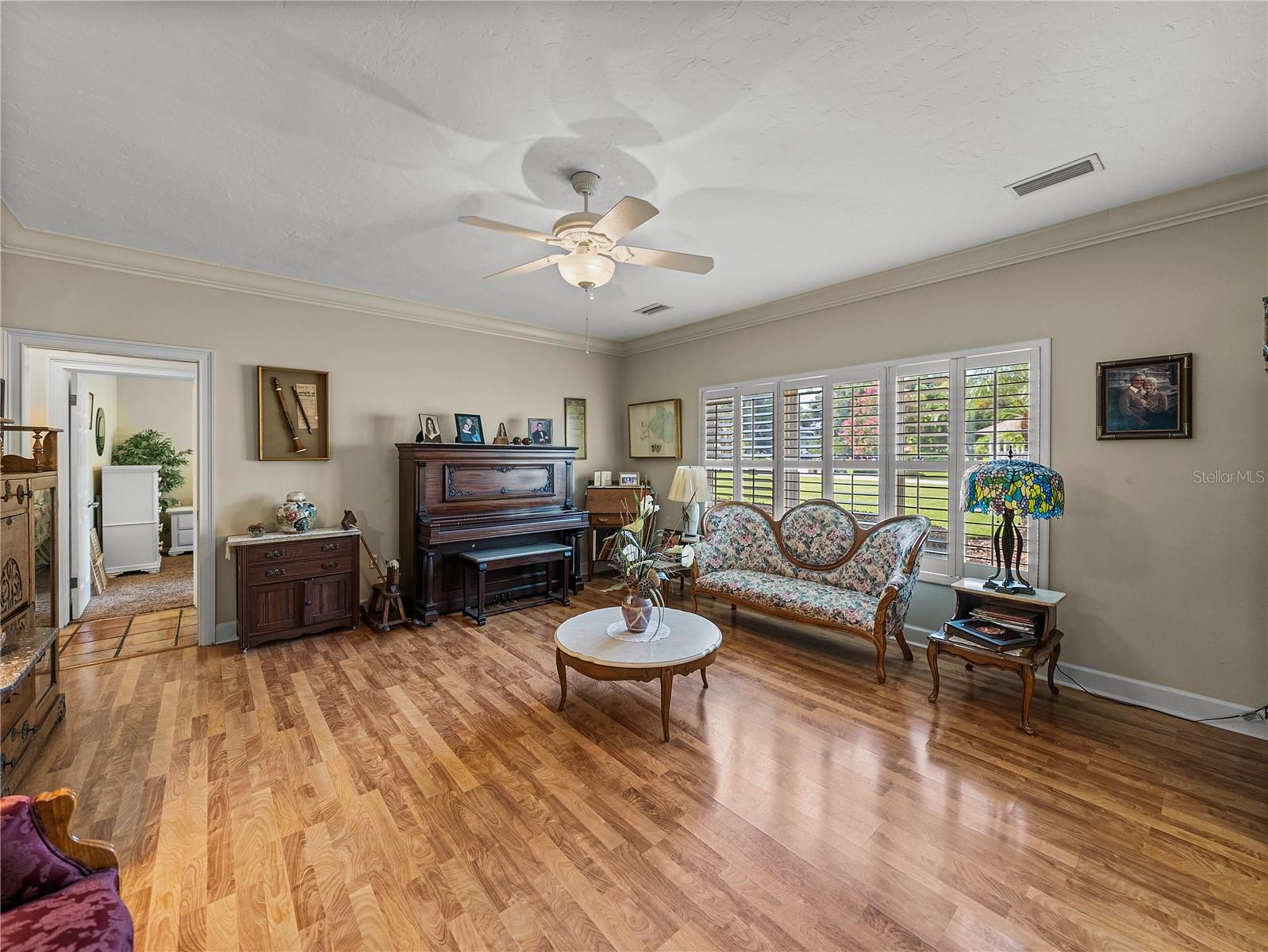 1123 CYPRESS PT W