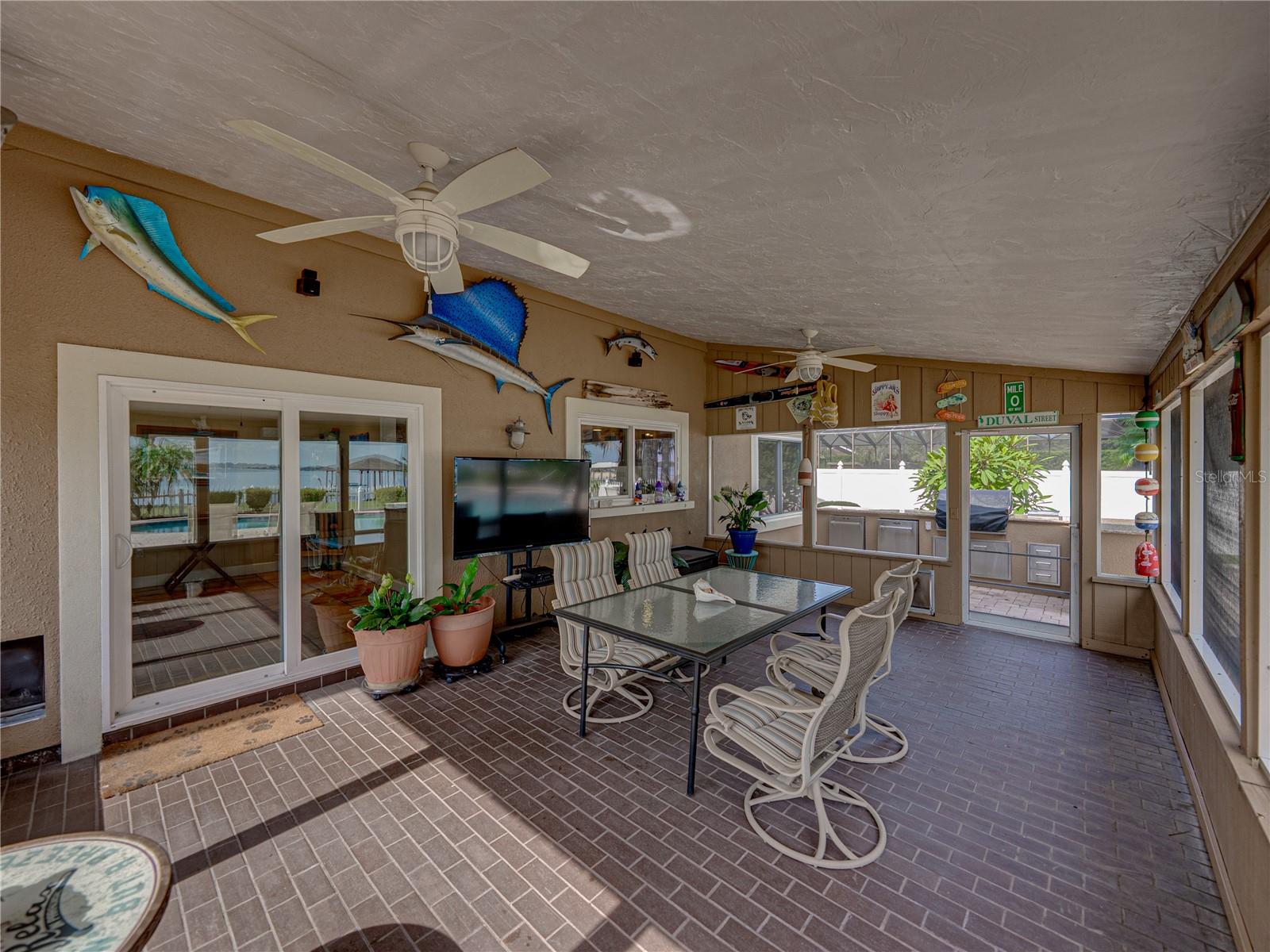 1123 CYPRESS PT W