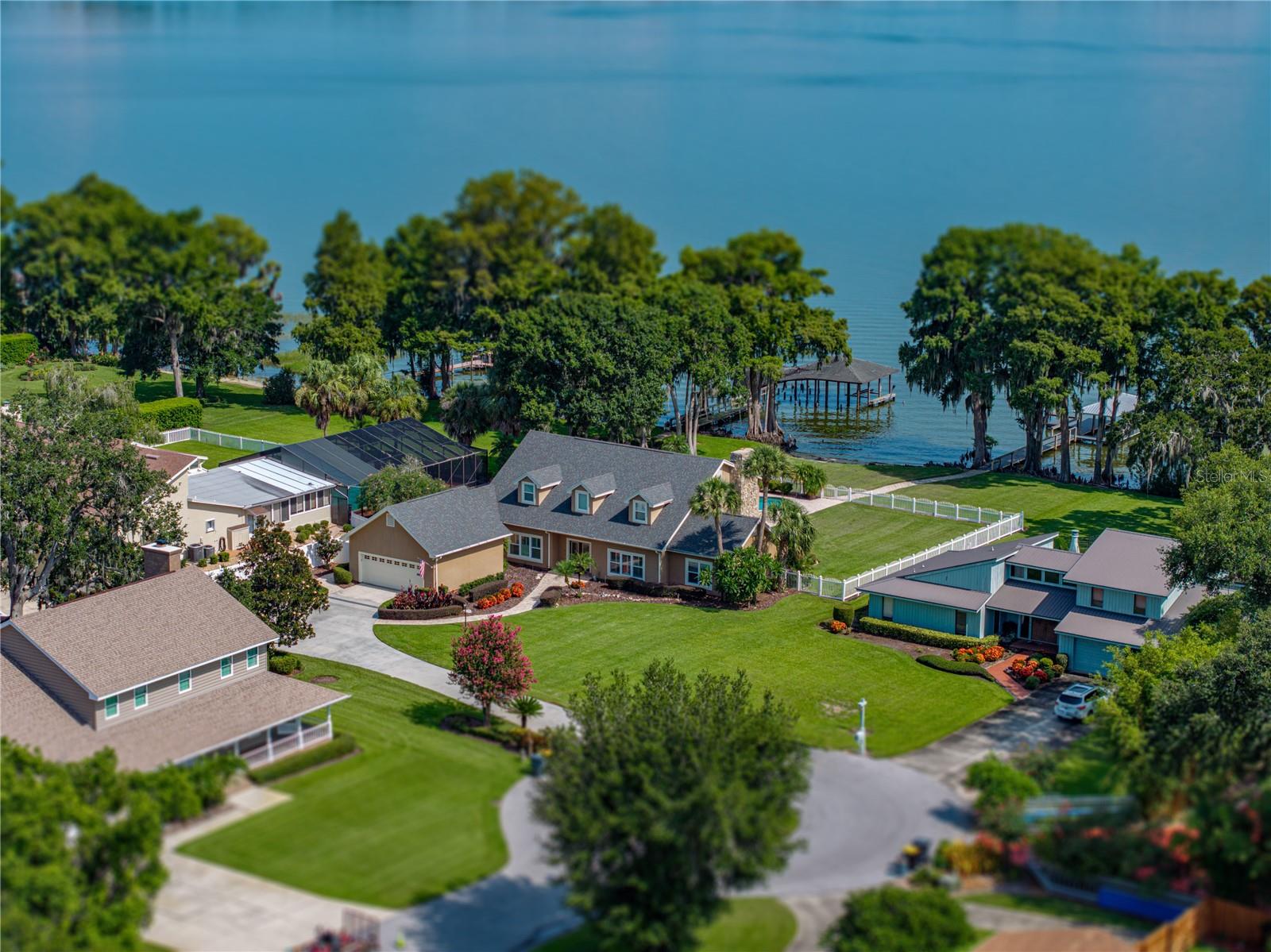 1123 CYPRESS PT W