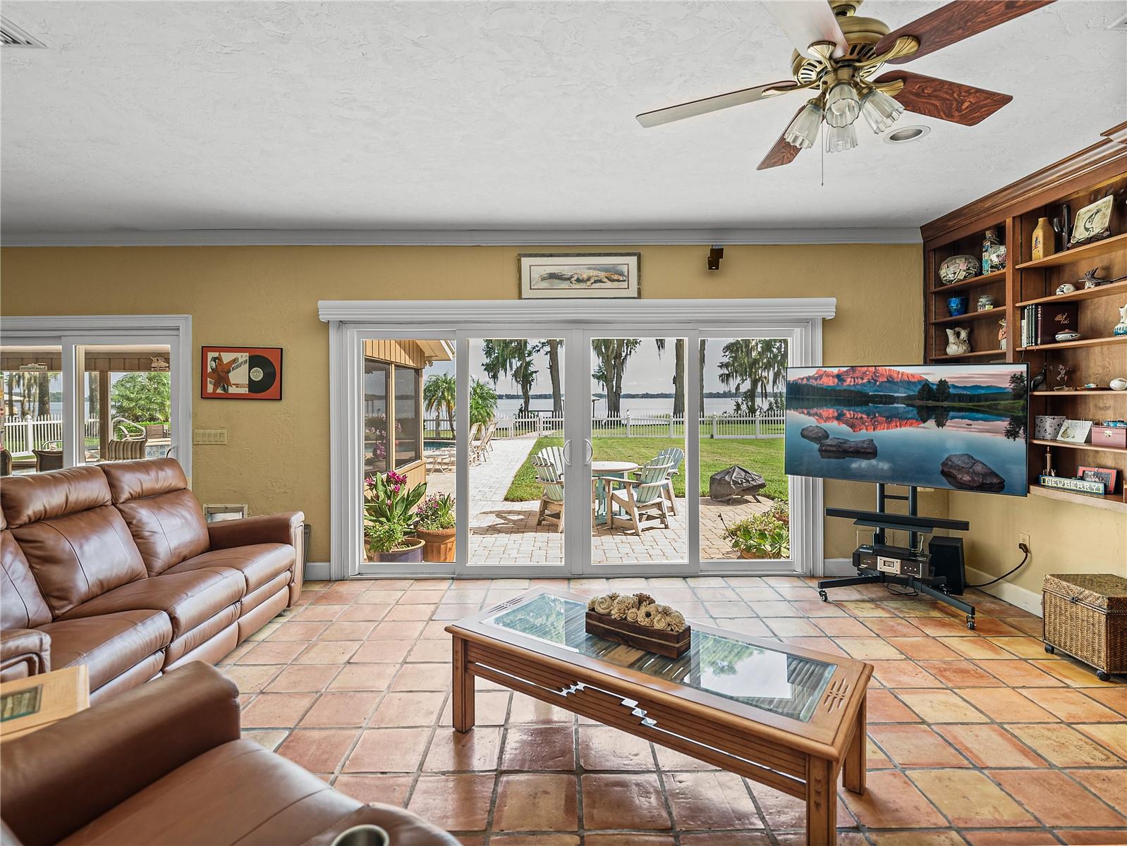 1123 CYPRESS PT W