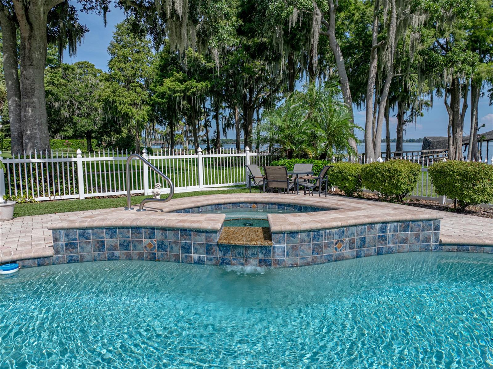 1123 CYPRESS PT W