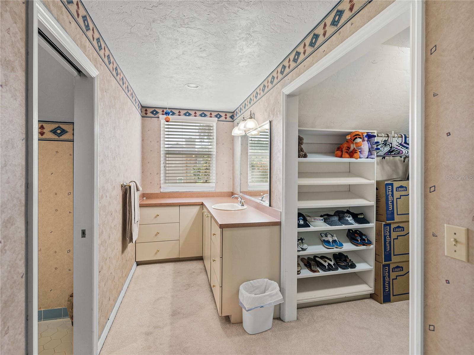 1123 CYPRESS PT W