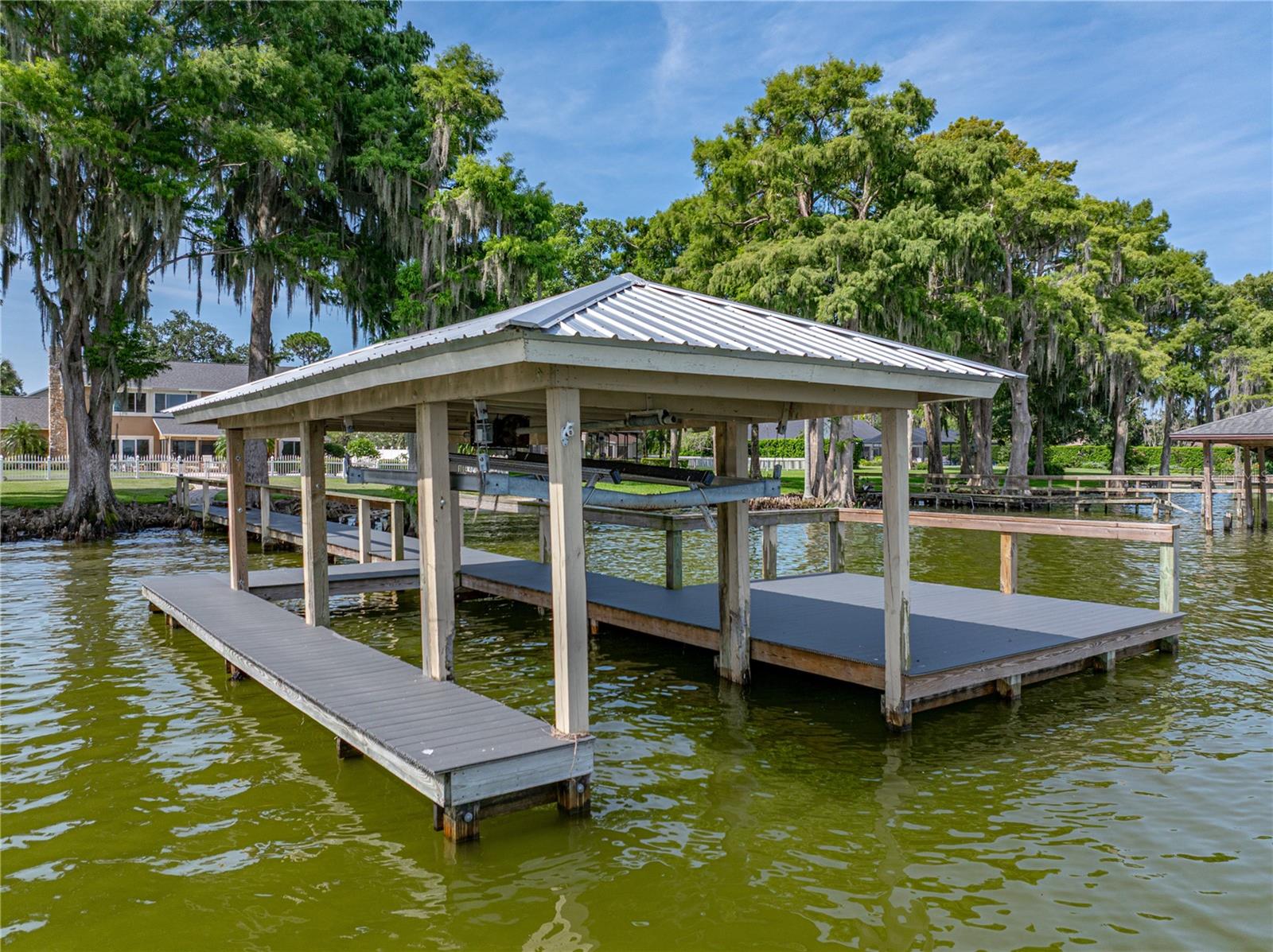 1123 CYPRESS PT W
