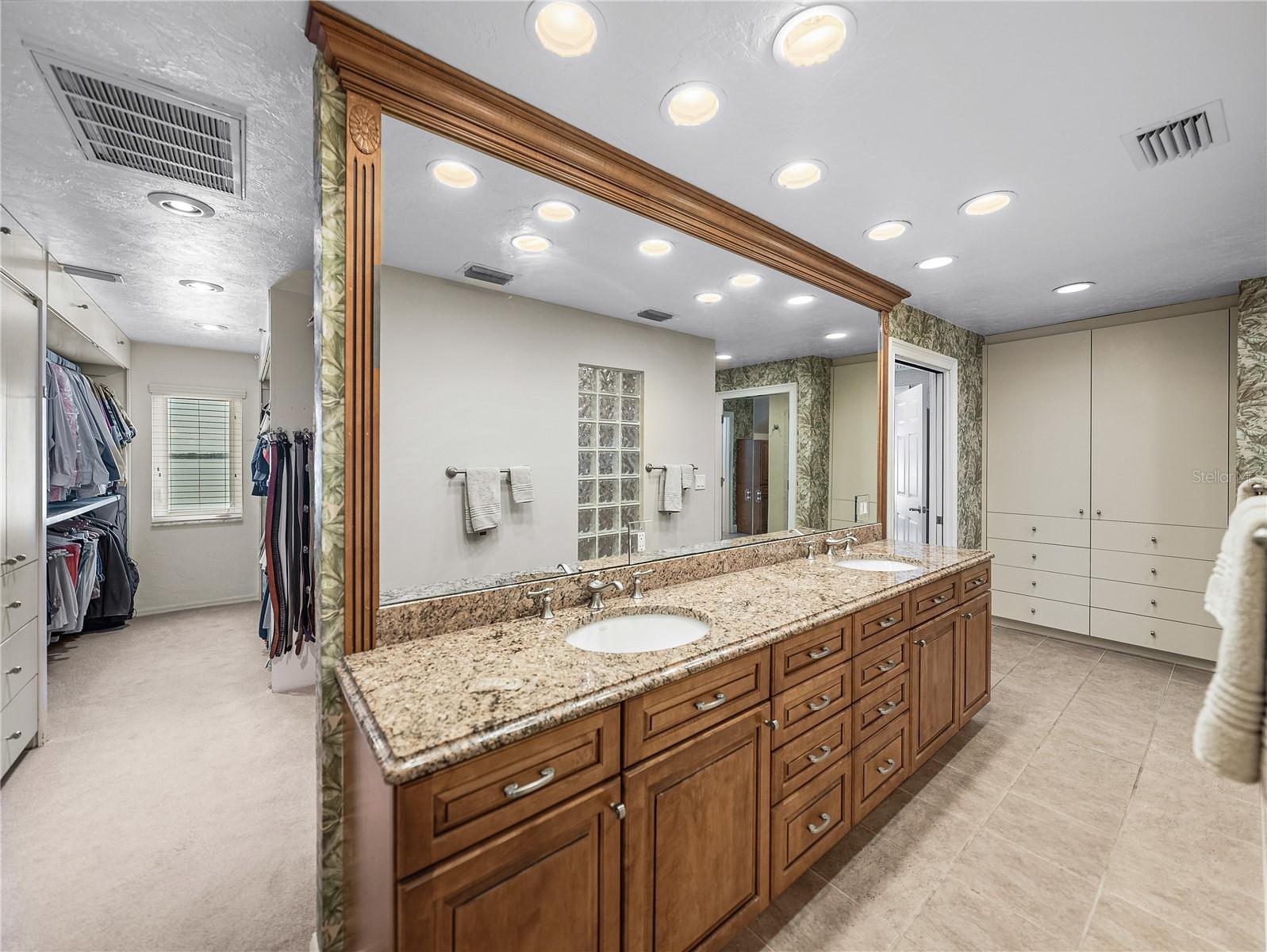 1123 CYPRESS PT W