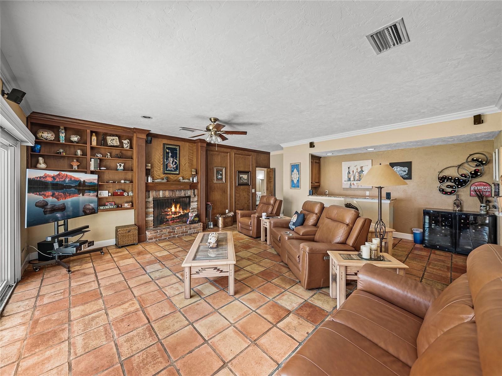 1123 CYPRESS PT W