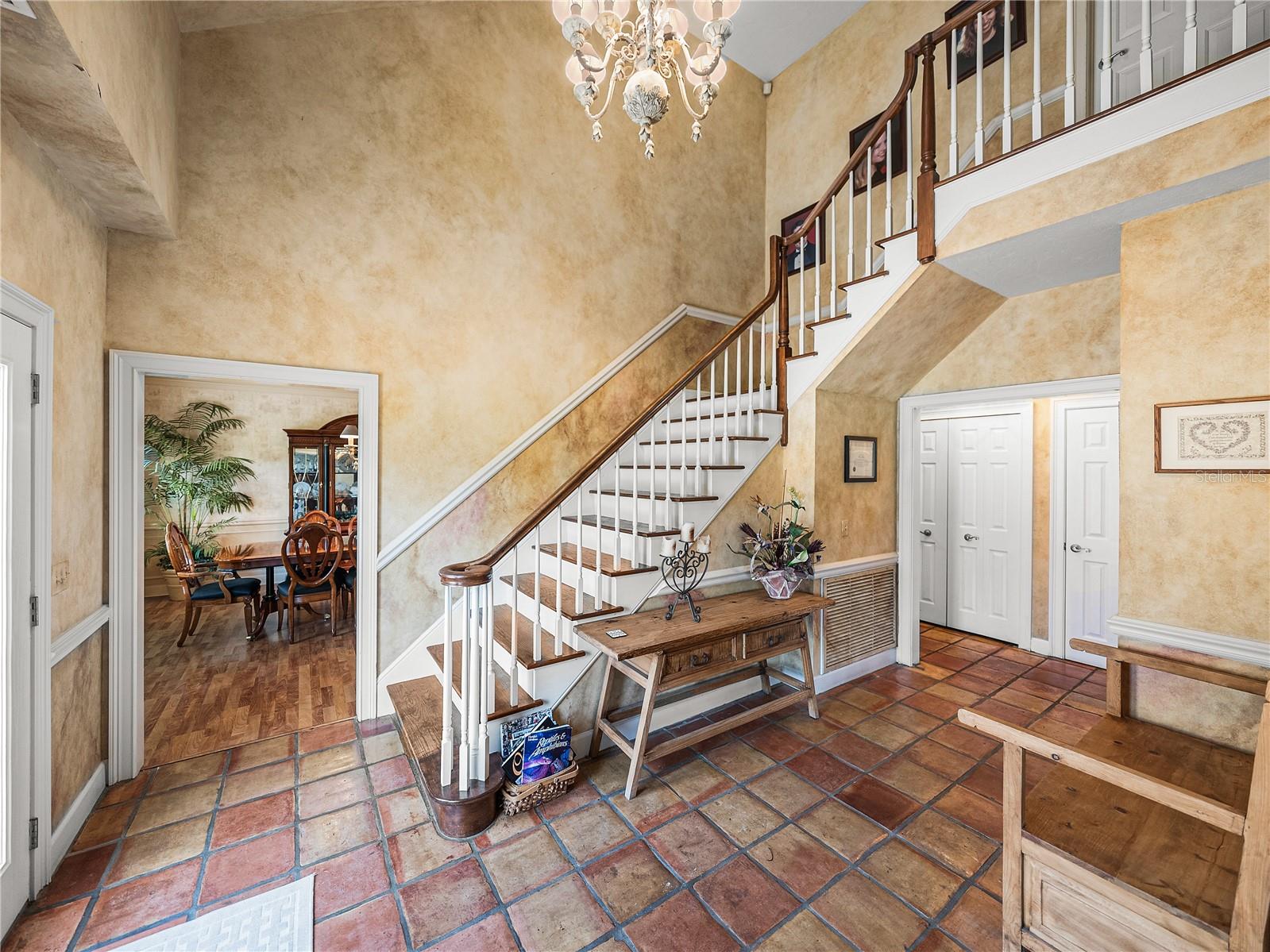 1123 CYPRESS PT W