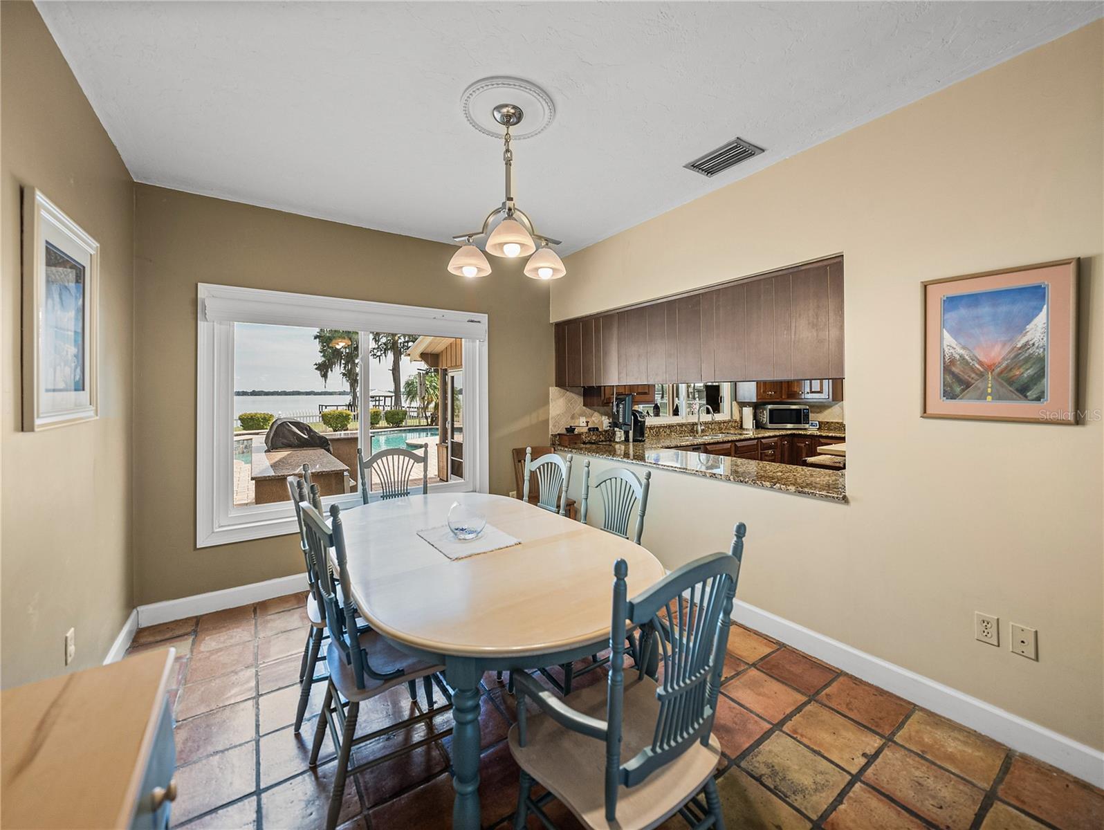 1123 CYPRESS PT W