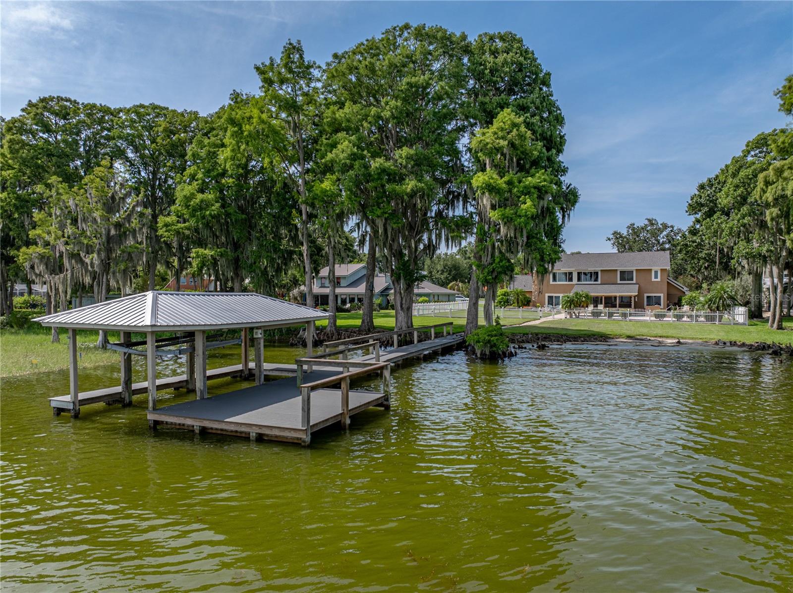 1123 CYPRESS PT W