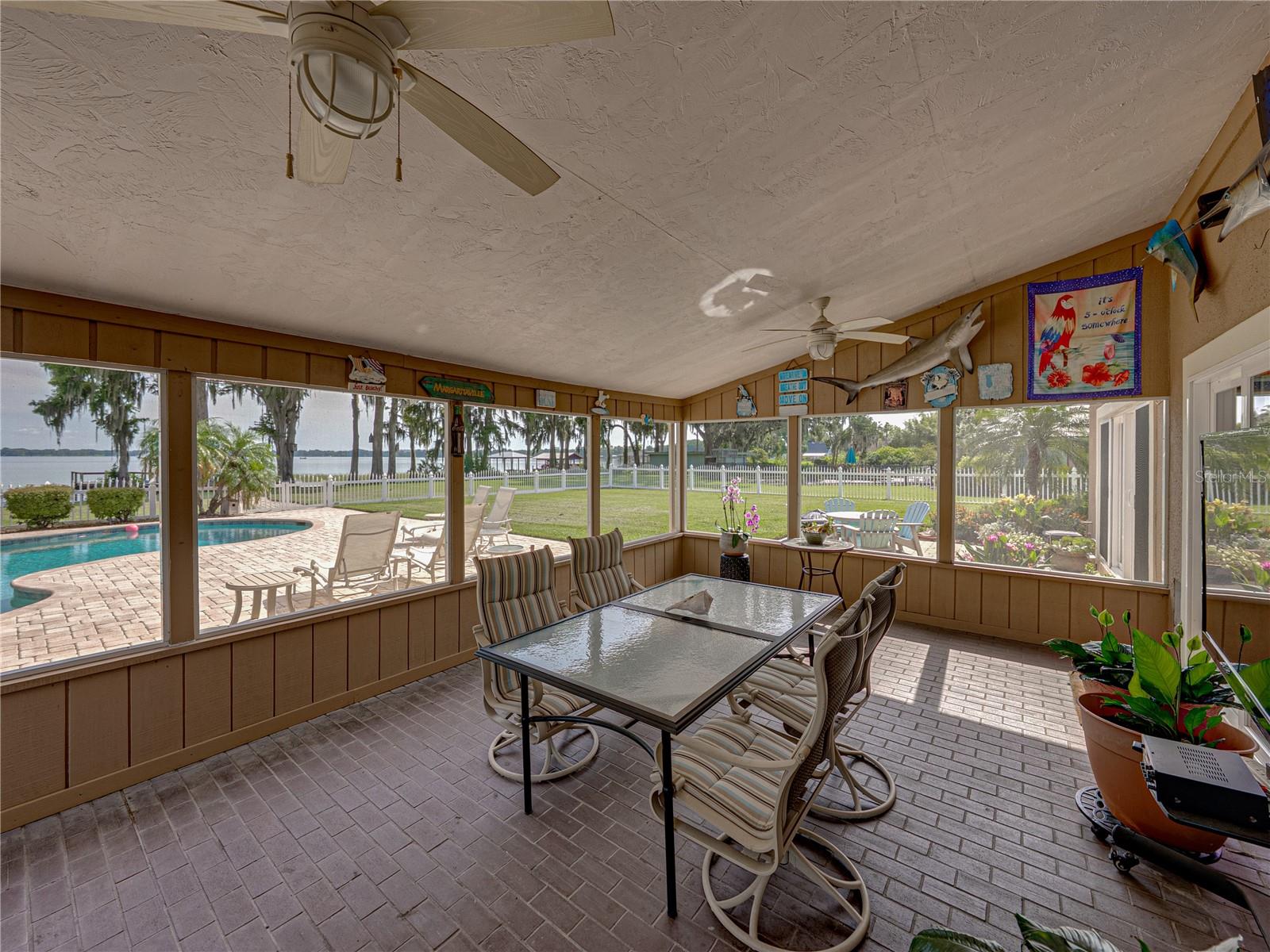 1123 CYPRESS PT W